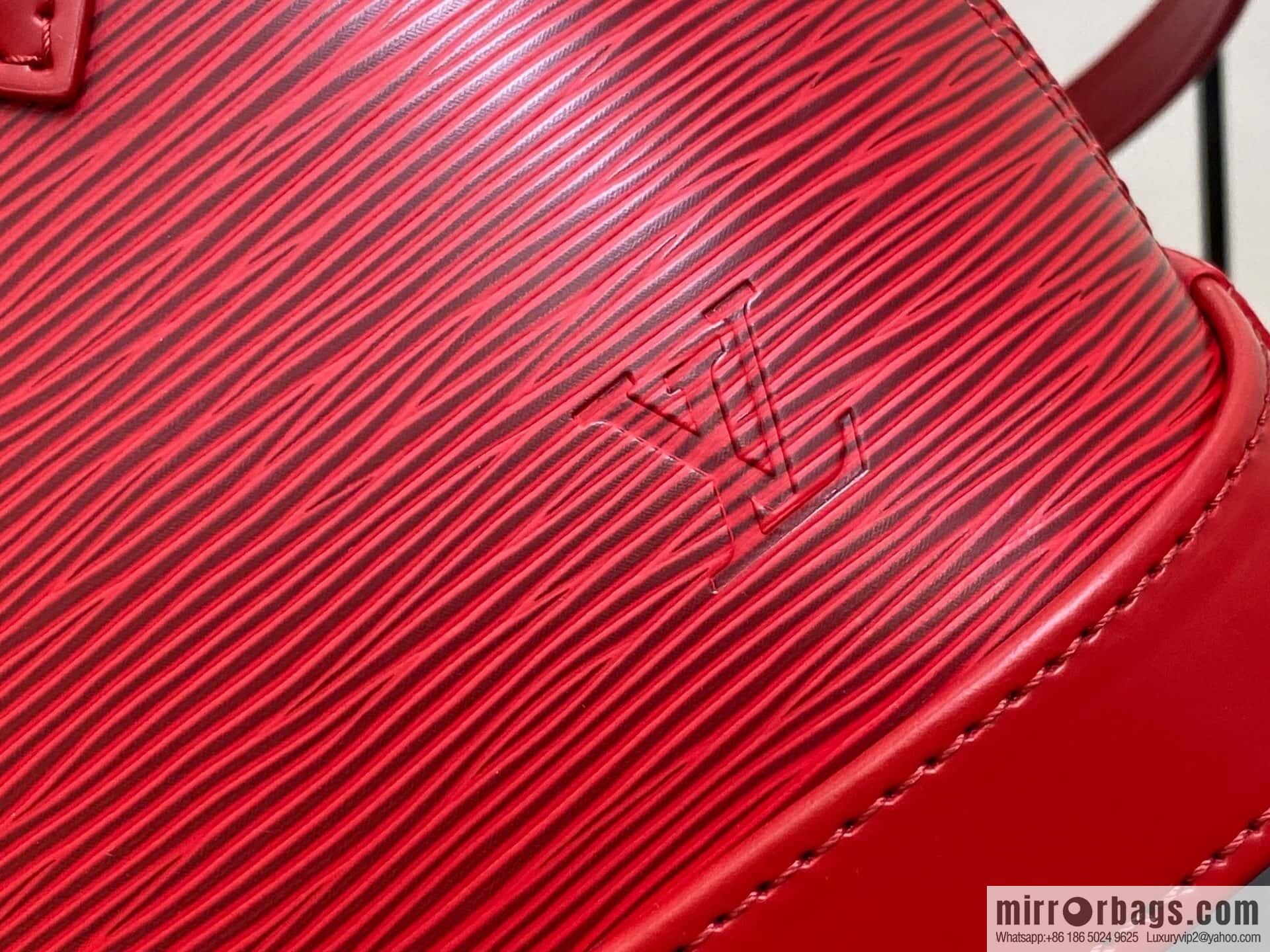[Boutique‑grade] M25226 red, water ripple shell bag Sac Alma BB handbag