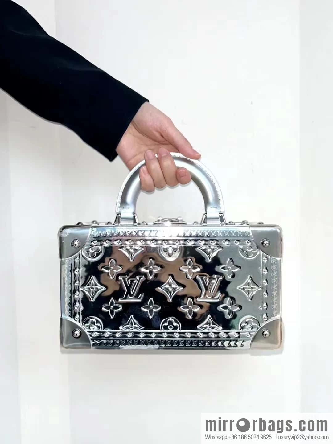 [Boutique‑grade] M45673 silver patent leather, box bag box series Coffret Trésor 20 hard case, in the 2021 spring and summer series