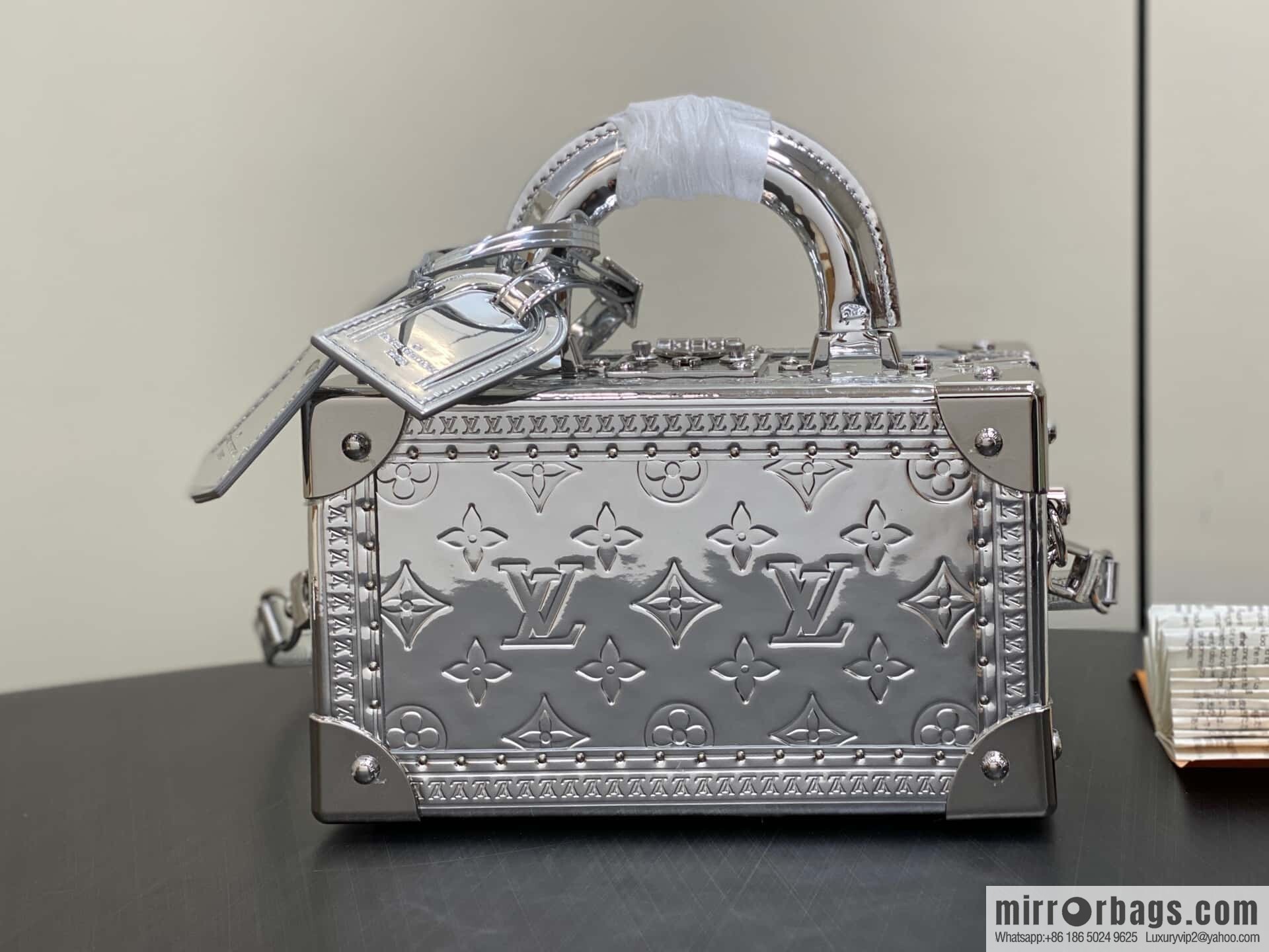 [Boutique‑grade] M45673 silver patent leather, box bag box series Coffret Trésor 20 hard case, in the 2021 spring and summer series