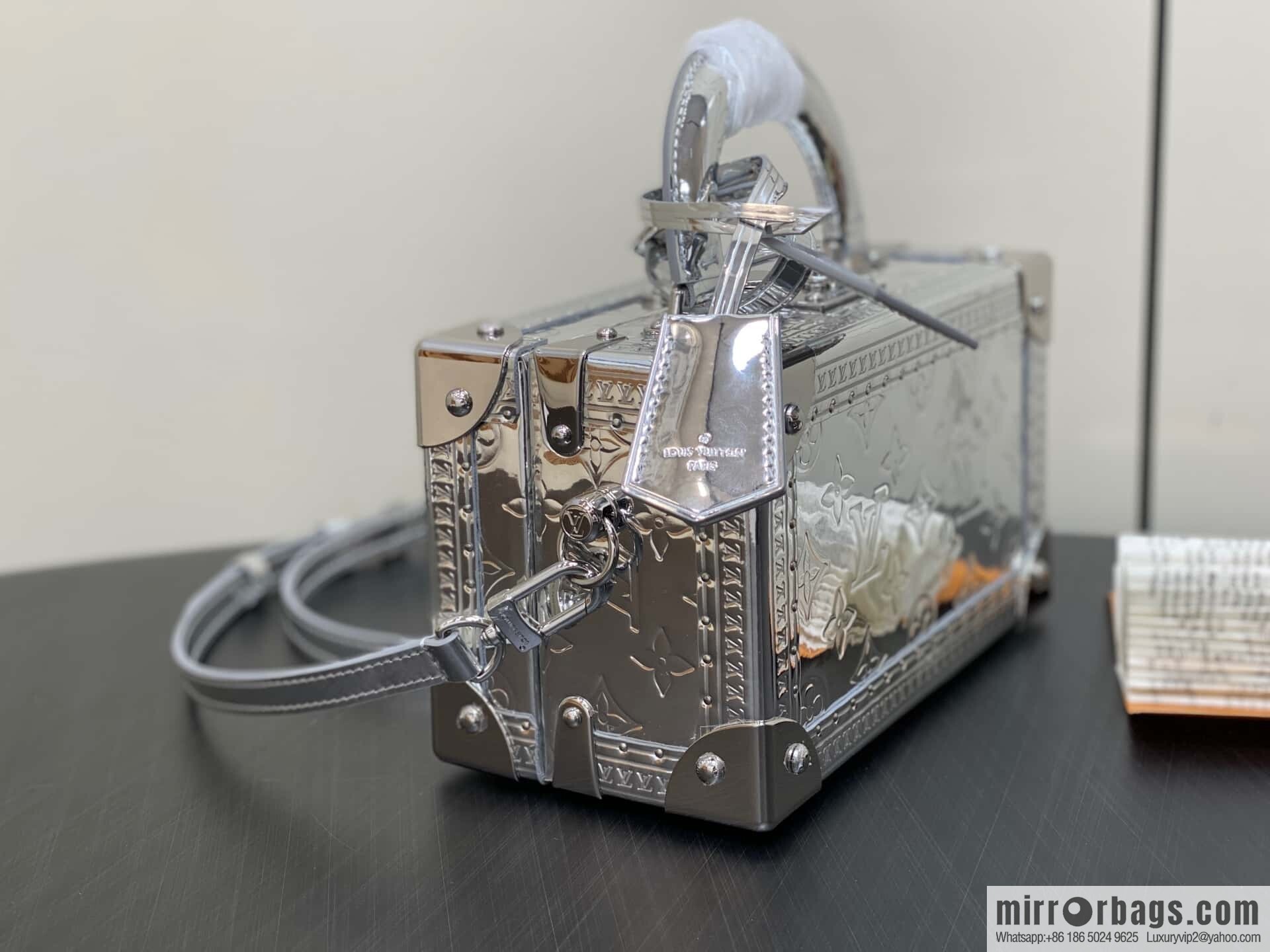 [Boutique‑grade] M45673 silver patent leather, box bag box series Coffret Trésor 20 hard case, in the 2021 spring and summer series