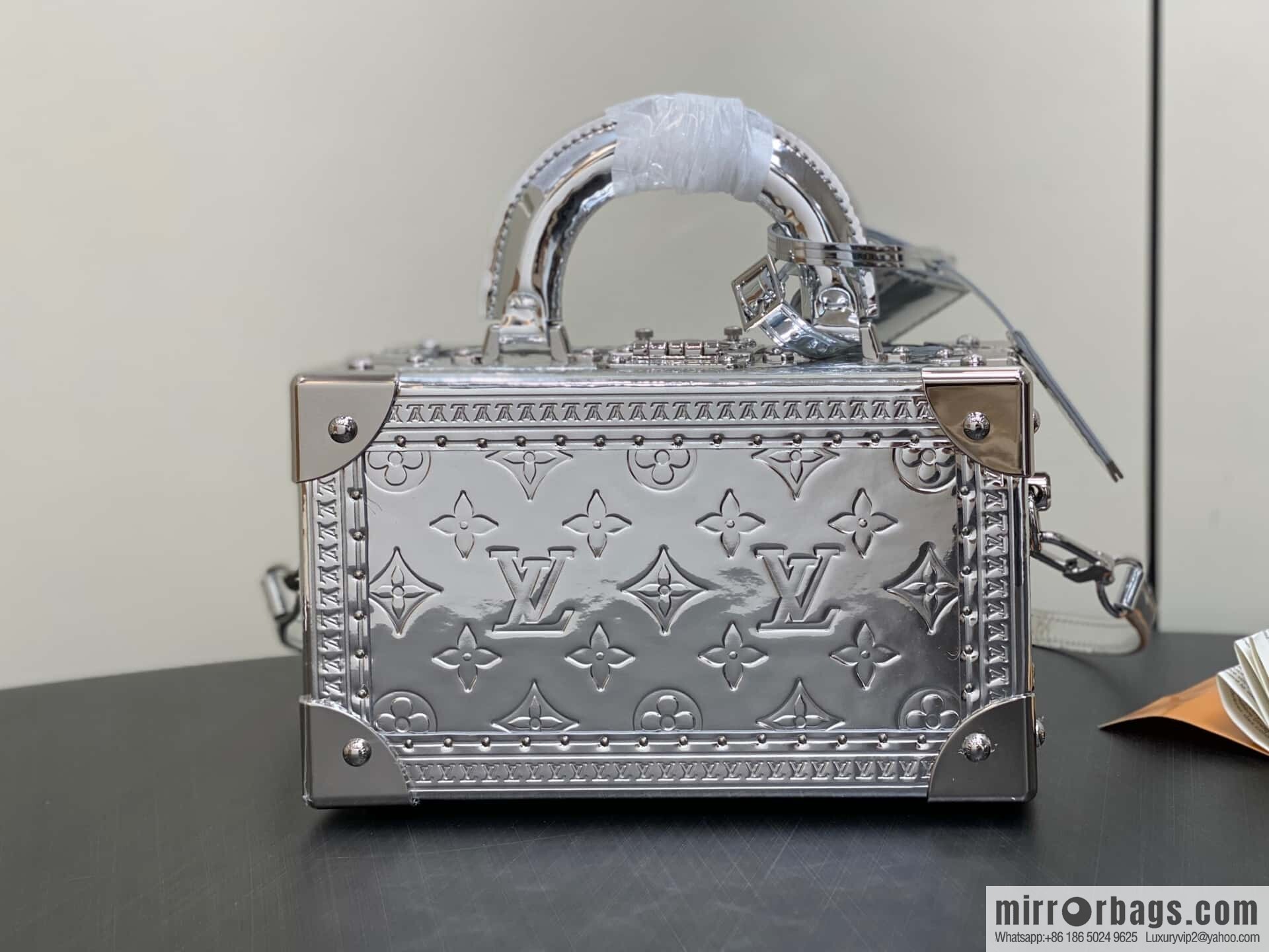 [Boutique‑grade] M45673 silver patent leather, box bag box series Coffret Trésor 20 hard case, in the 2021 spring and summer series