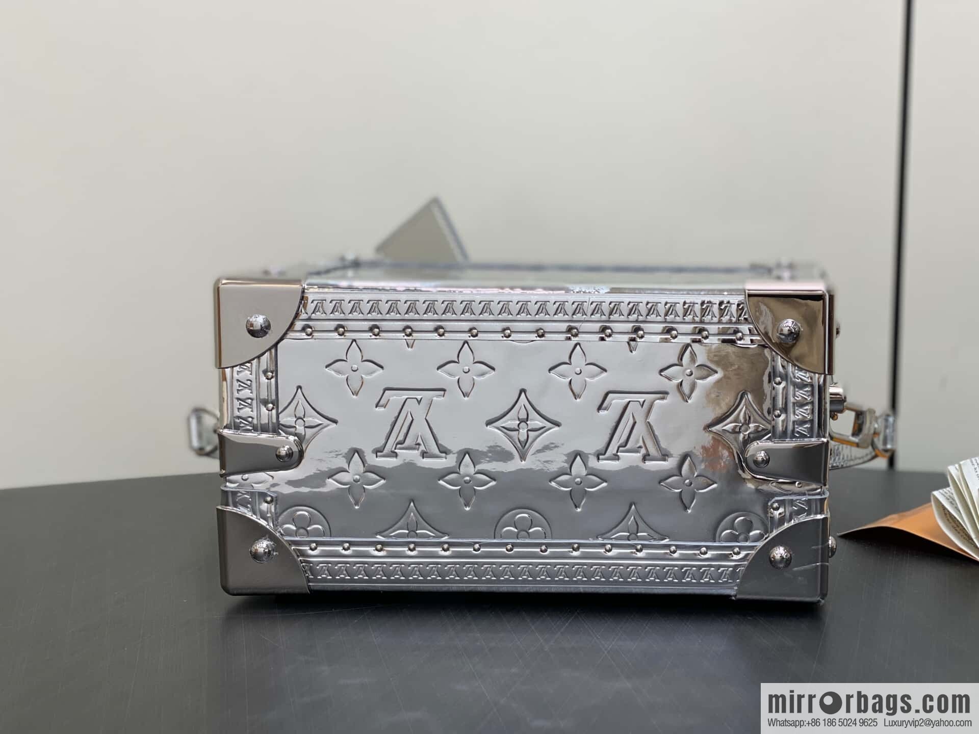 [Boutique‑grade] M45673 silver patent leather, box bag box series Coffret Trésor 20 hard case, in the 2021 spring and summer series
