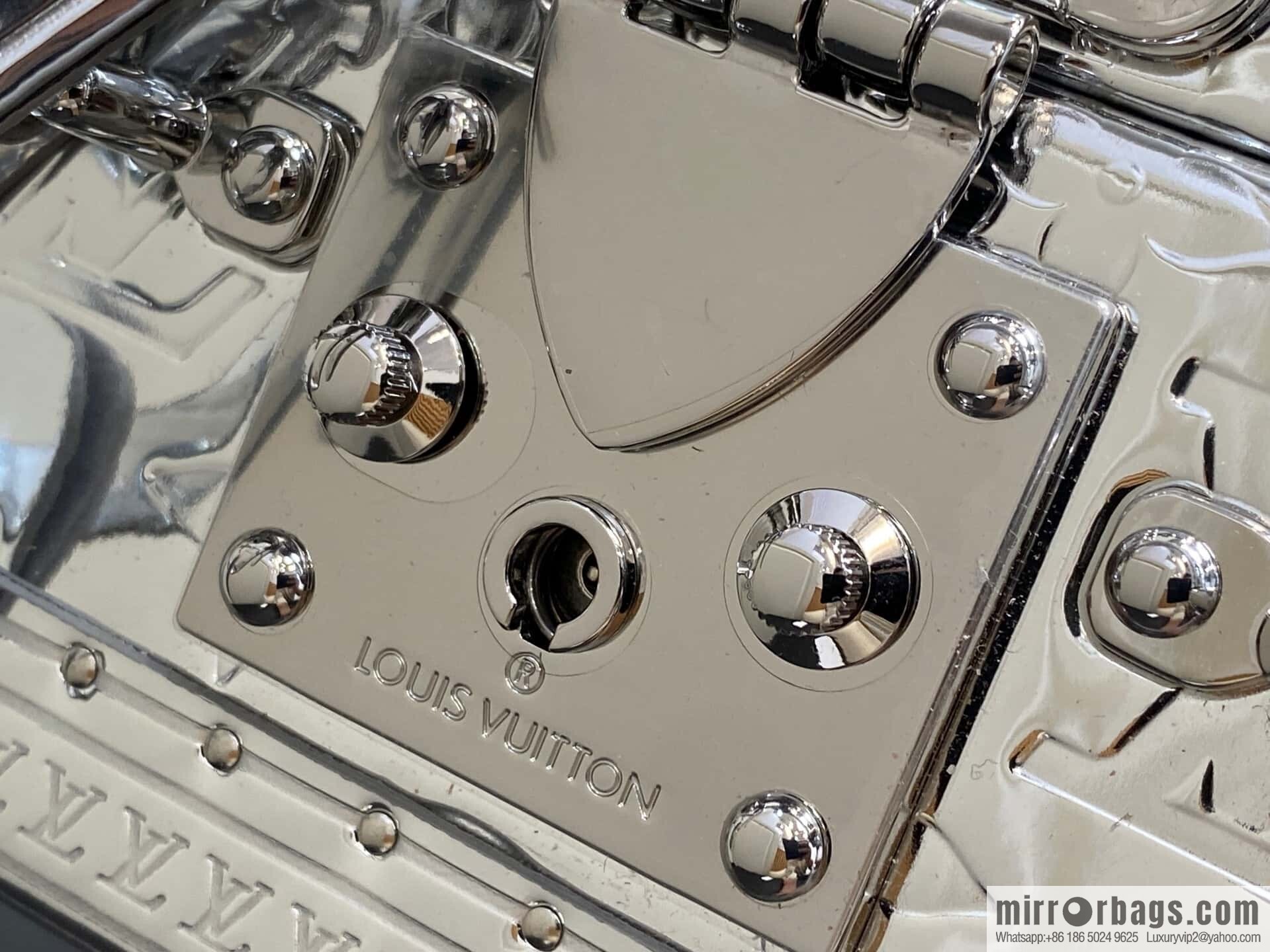 [Boutique‑grade] M45673 silver patent leather, box bag box series Coffret Trésor 20 hard case, in the 2021 spring and summer series