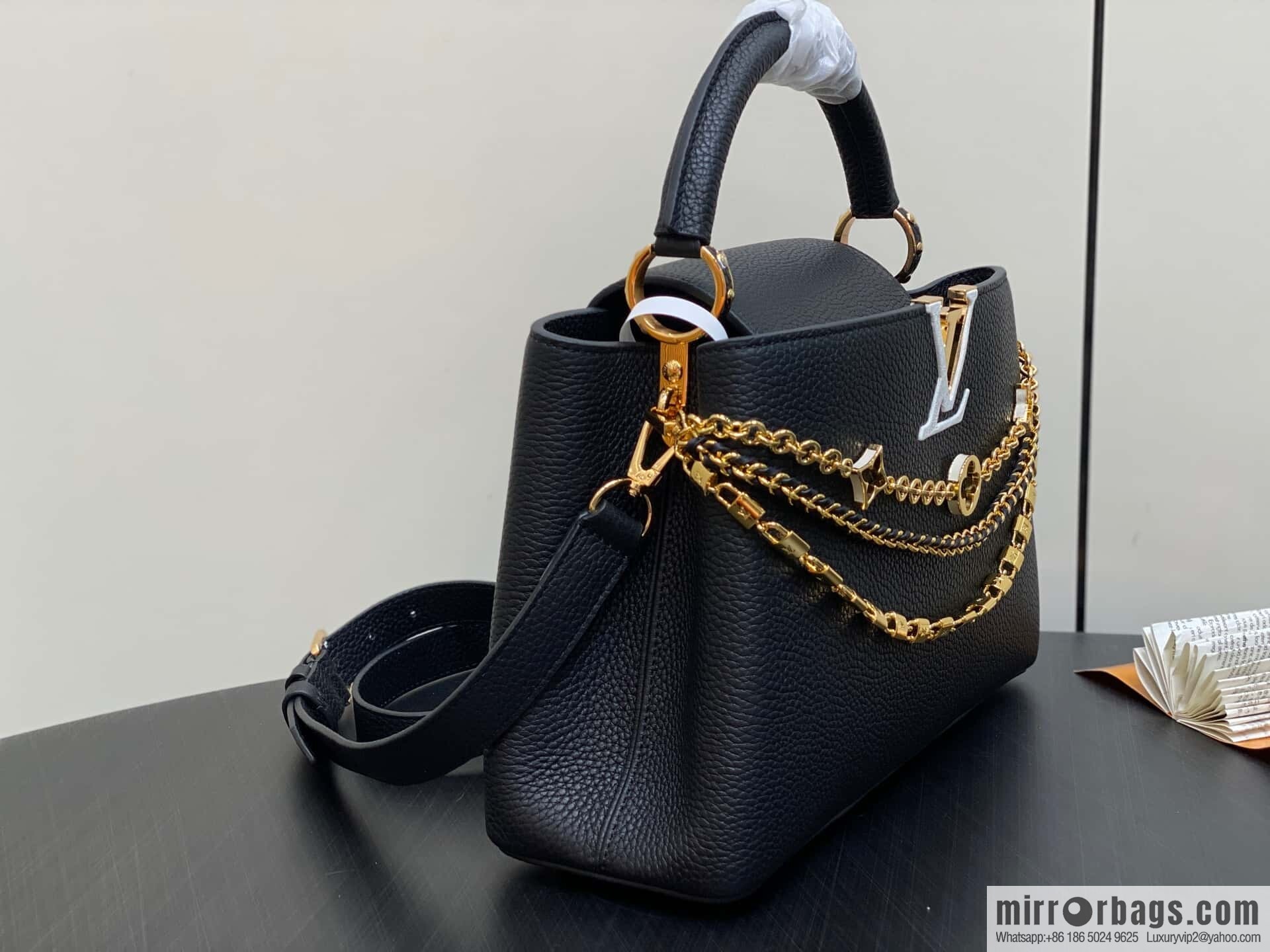 [Boutique‑grade] M12345 black full leather cap that English Capucines medium handbag