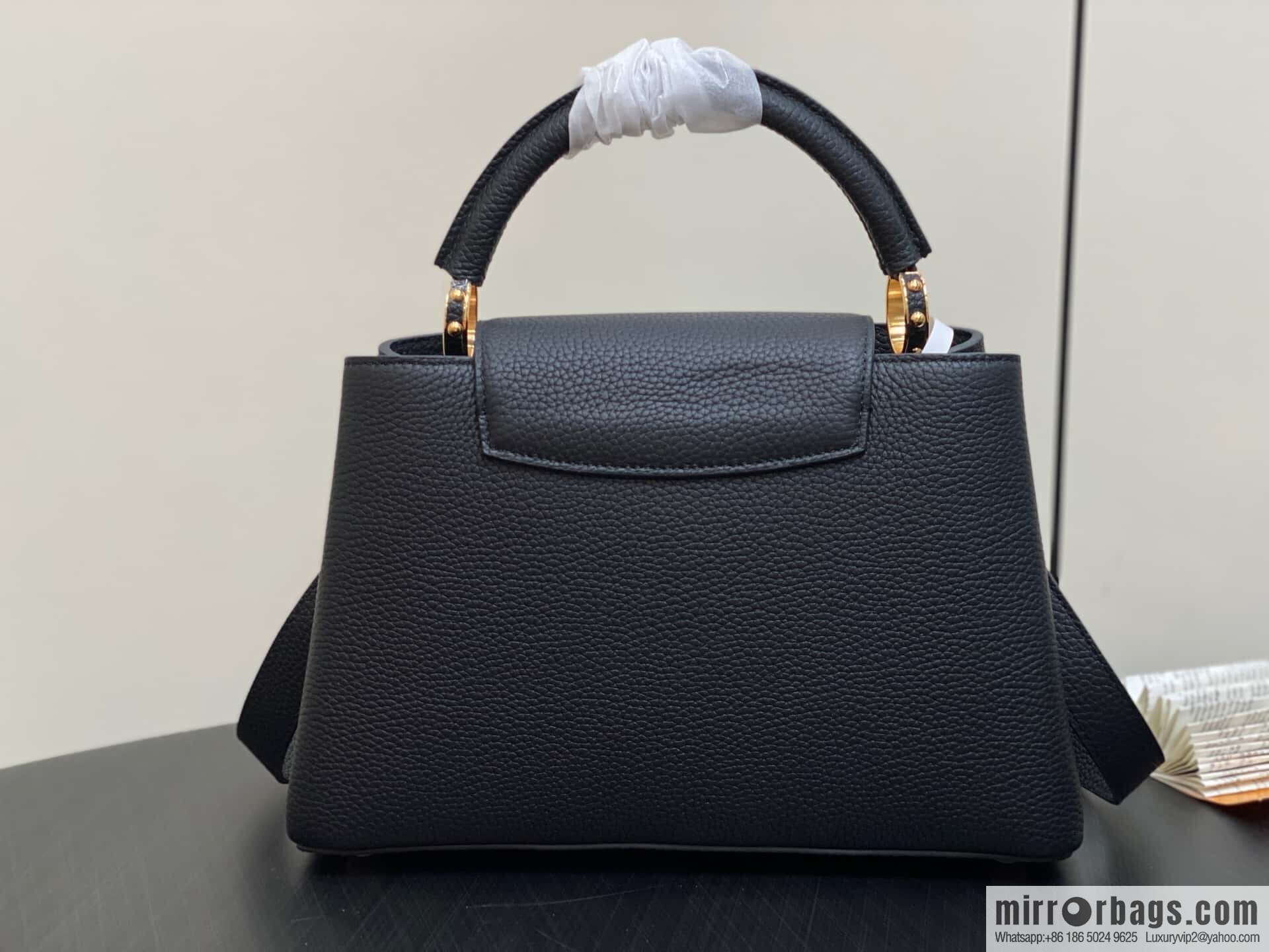 [Boutique‑grade] M12345 black full leather cap that English Capucines medium handbag