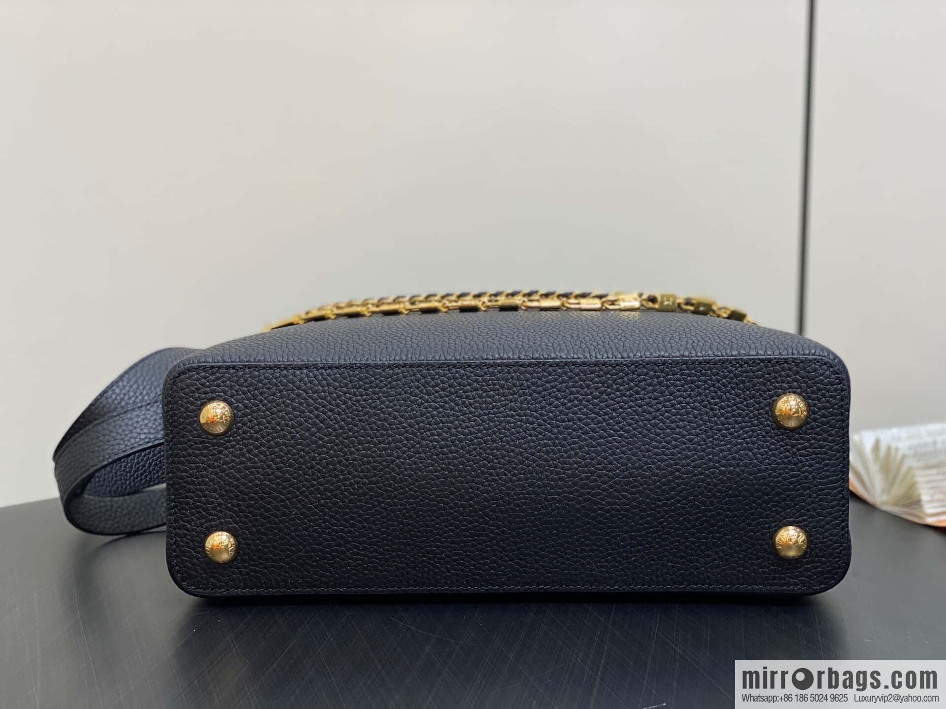 [Boutique‑grade] M12345 black full leather cap that English Capucines medium handbag