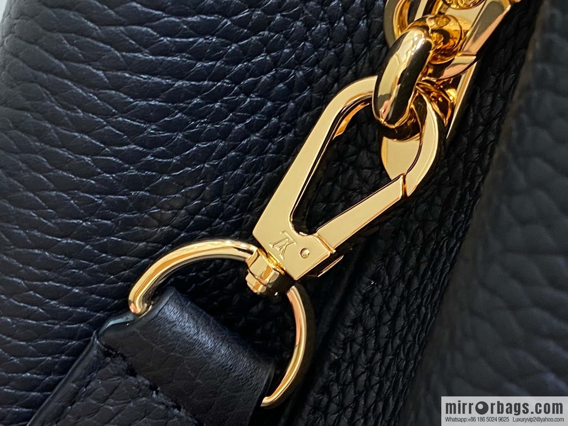 [Boutique‑grade] M12345 black full leather cap that English Capucines medium handbag