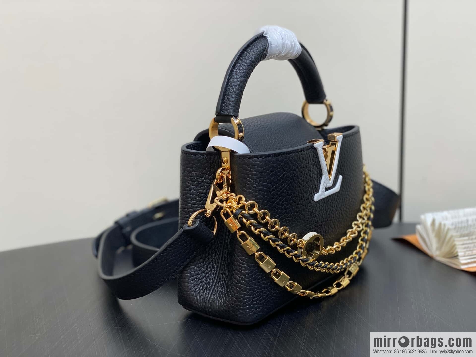 [Boutique‑grade] M12345 black full leather cap that English model, this Capucines mini handbag
