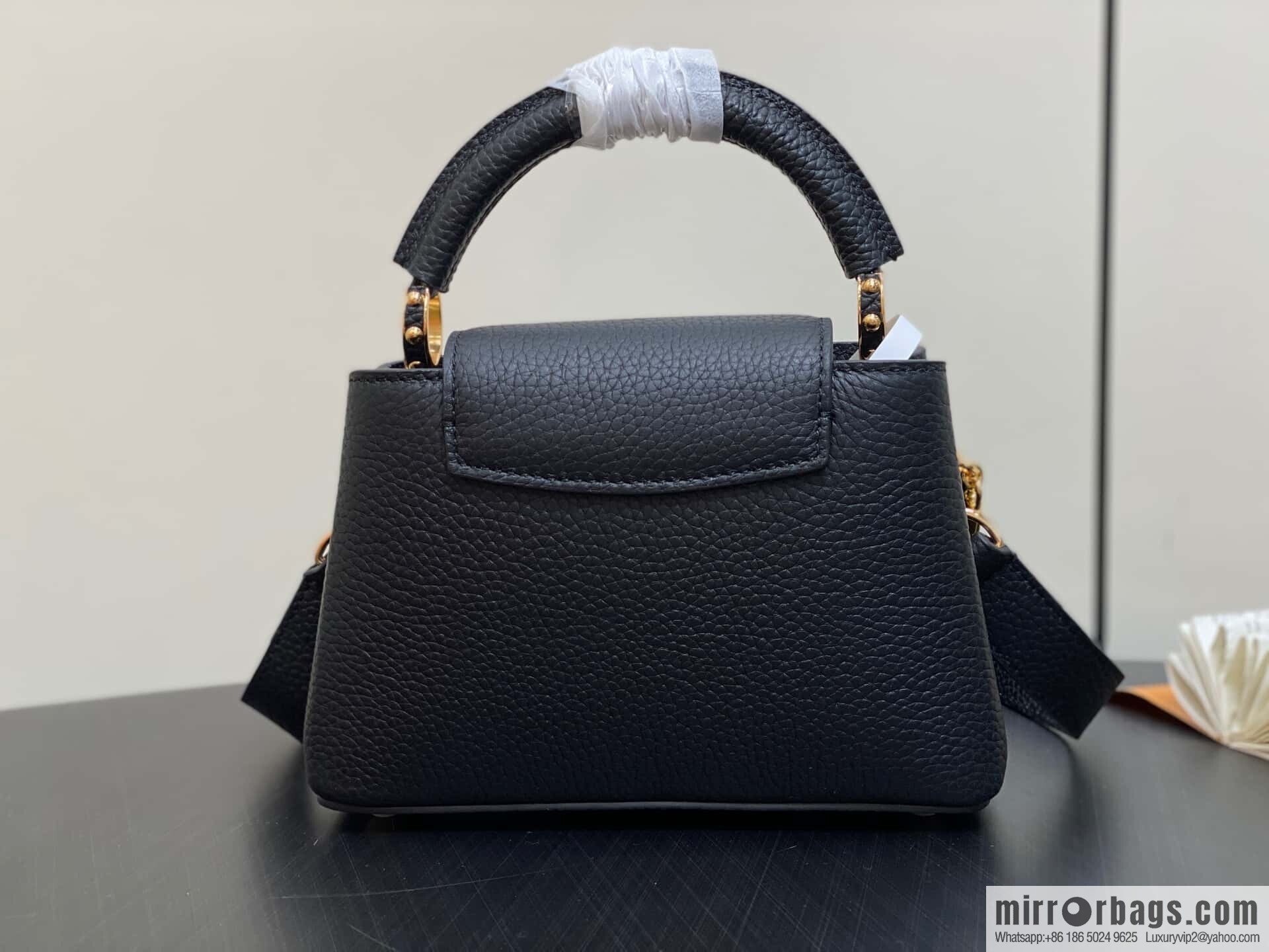 [Boutique‑grade] M12345 black full leather cap that English model, this Capucines mini handbag