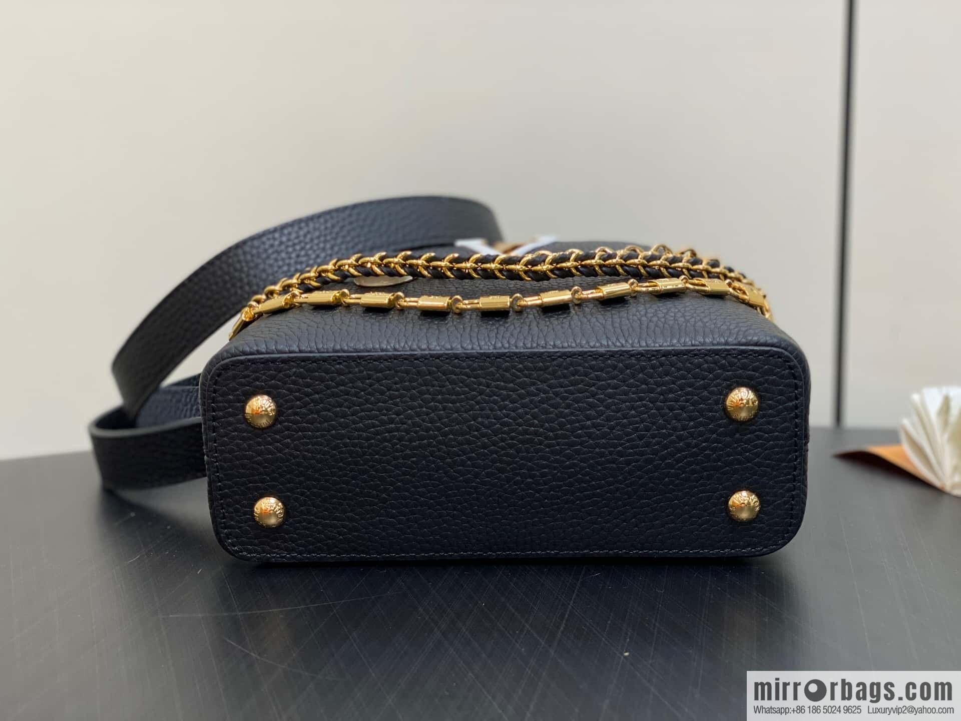 [Boutique‑grade] M12345 black full leather cap that English model, this Capucines mini handbag
