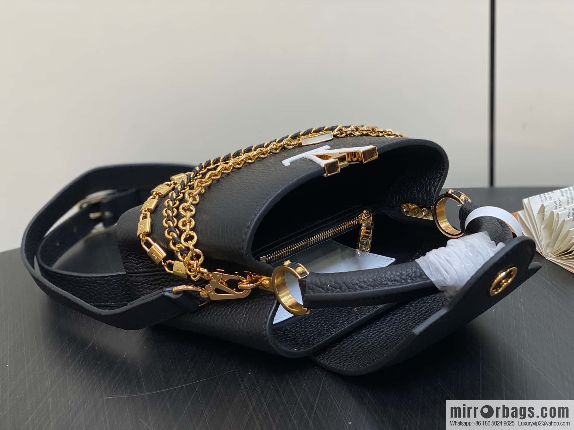 [Boutique‑grade] M12345 black full leather cap that English model, this Capucines mini handbag
