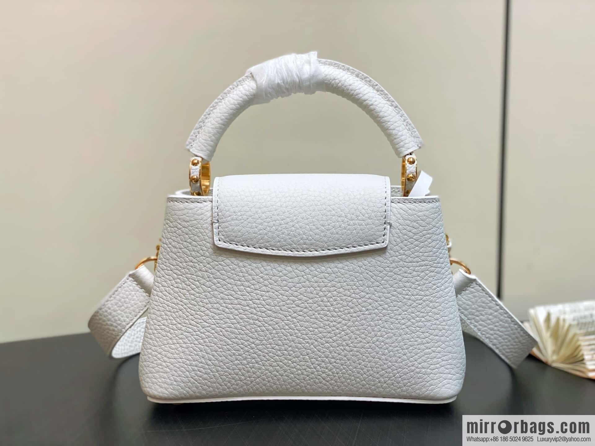 [Boutique‑grade] M12279 white full leather cap, this Capucines mini handbag