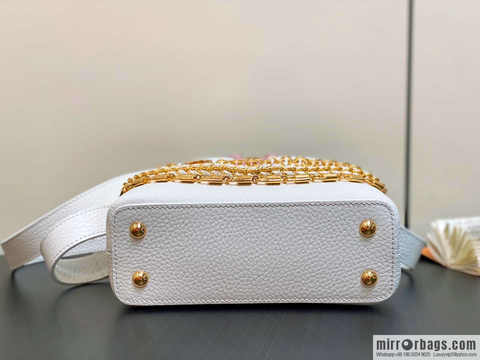 [Boutique‑grade] M12279 white full leather cap, this Capucines mini handbag