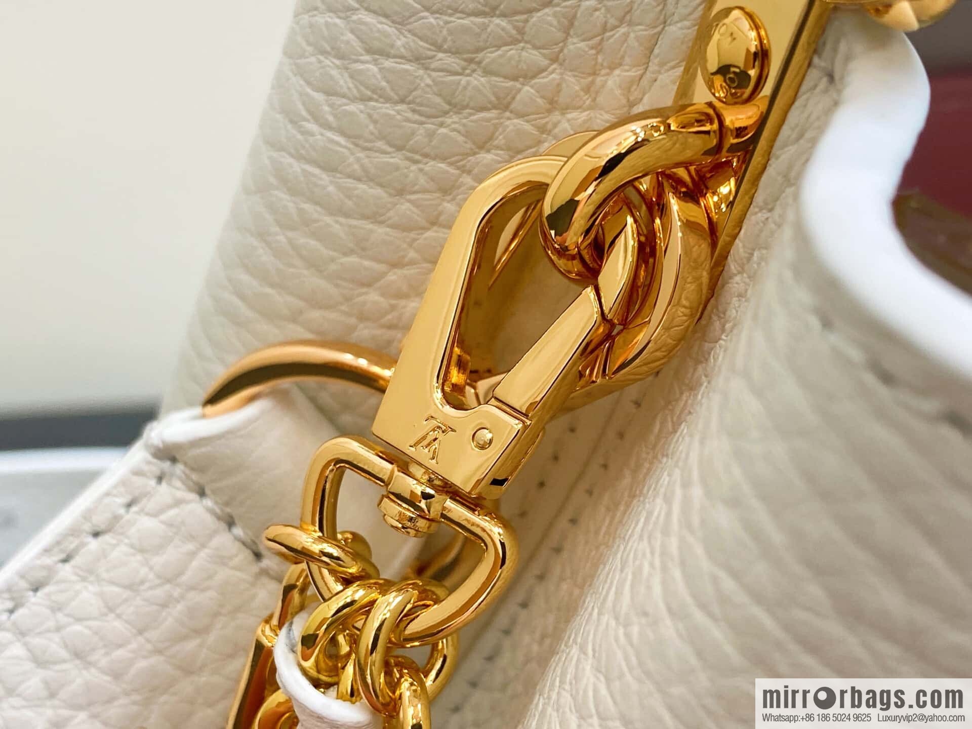 [Boutique‑grade] M12279 white full leather cap, this Capucines mini handbag