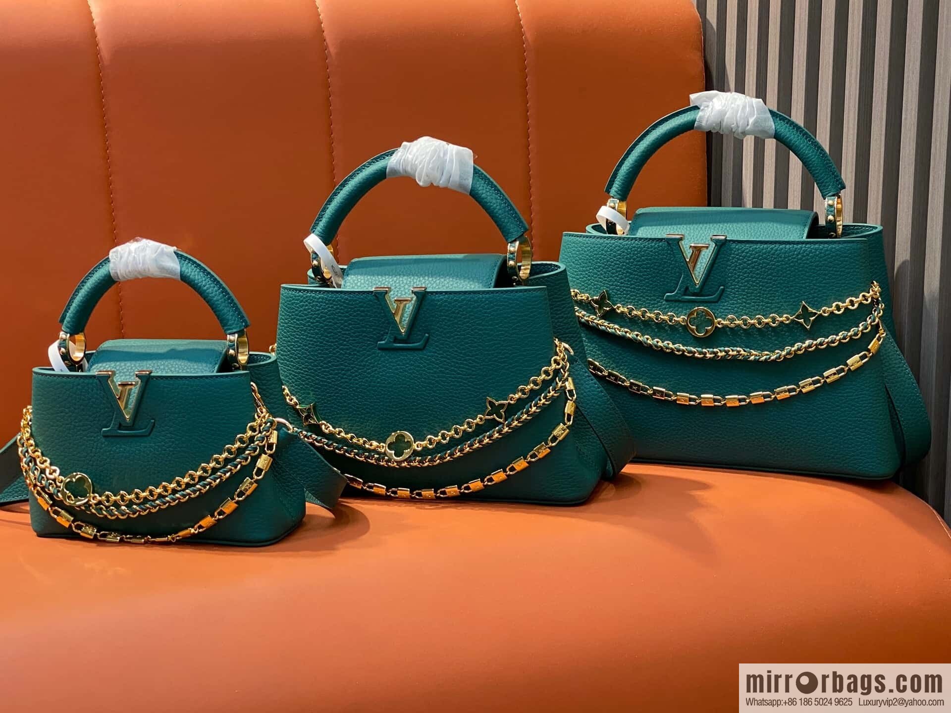 [Boutique‑grade] M11906 green, full leather cap, English style, this Capucines medium handbag.