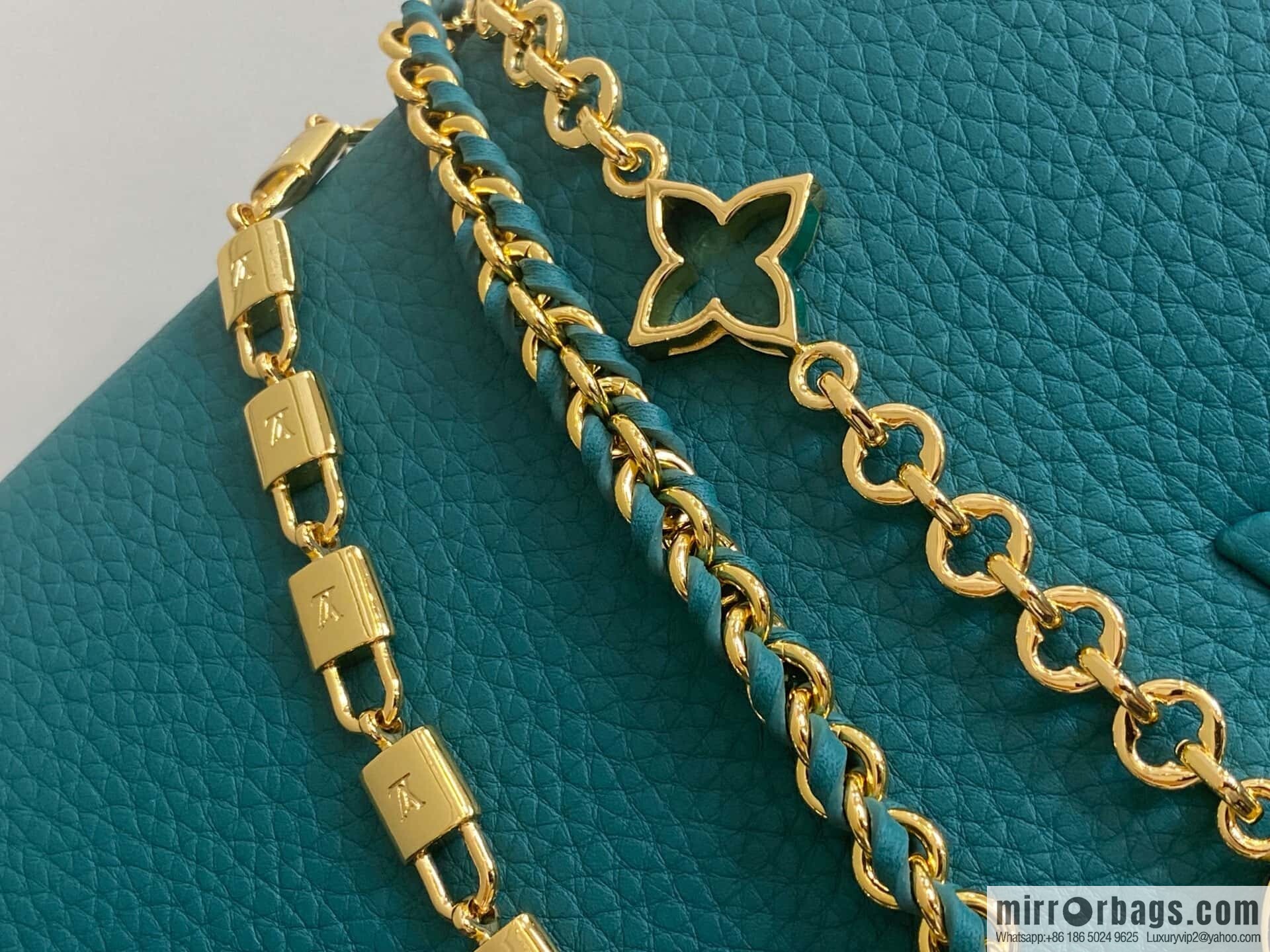 [Boutique‑grade] M11906 green, full leather cap, English style, this Capucines medium handbag.