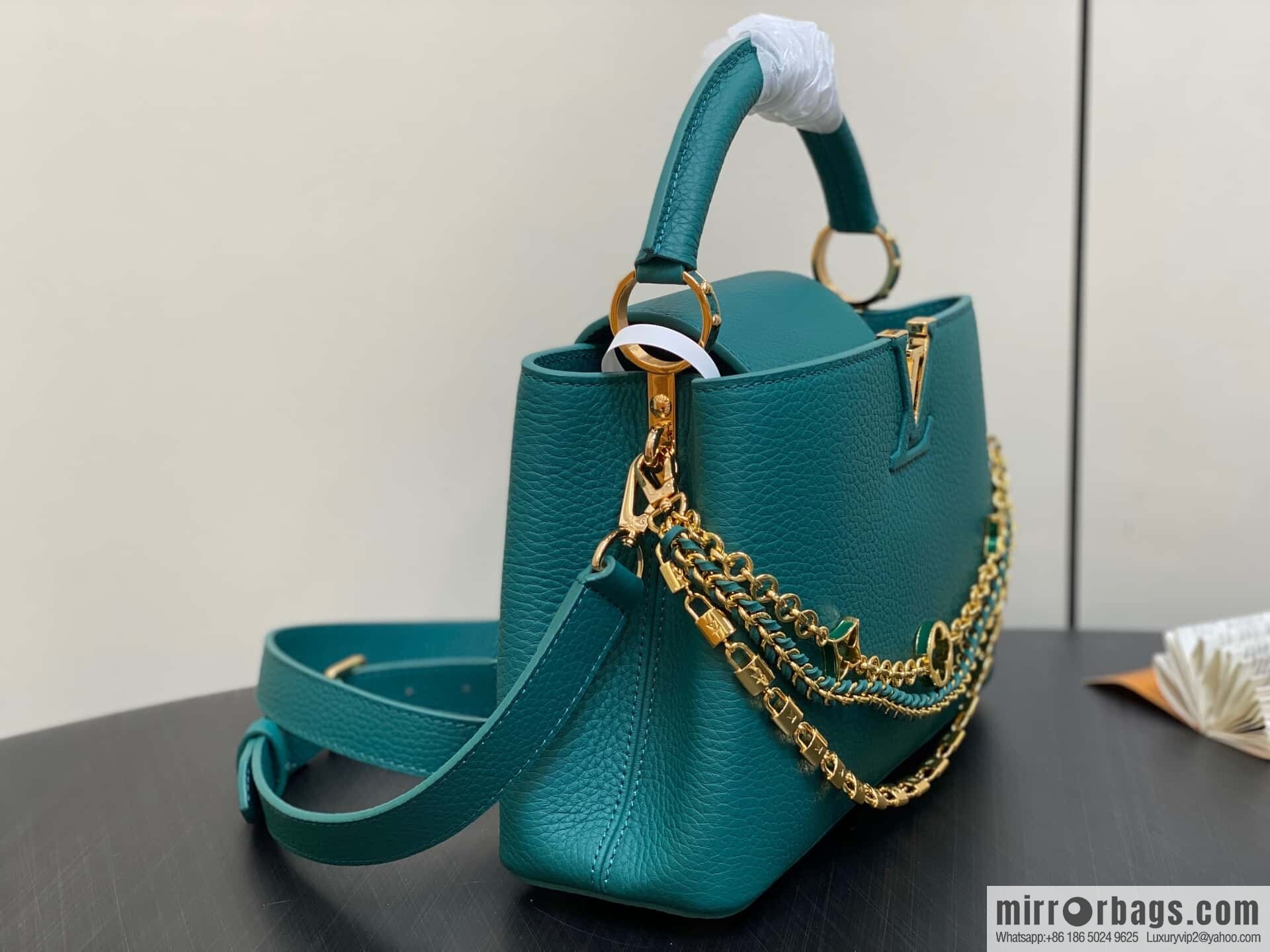 [Boutique‑grade] M11906 green, full leather cap, this Capucines BB handbag