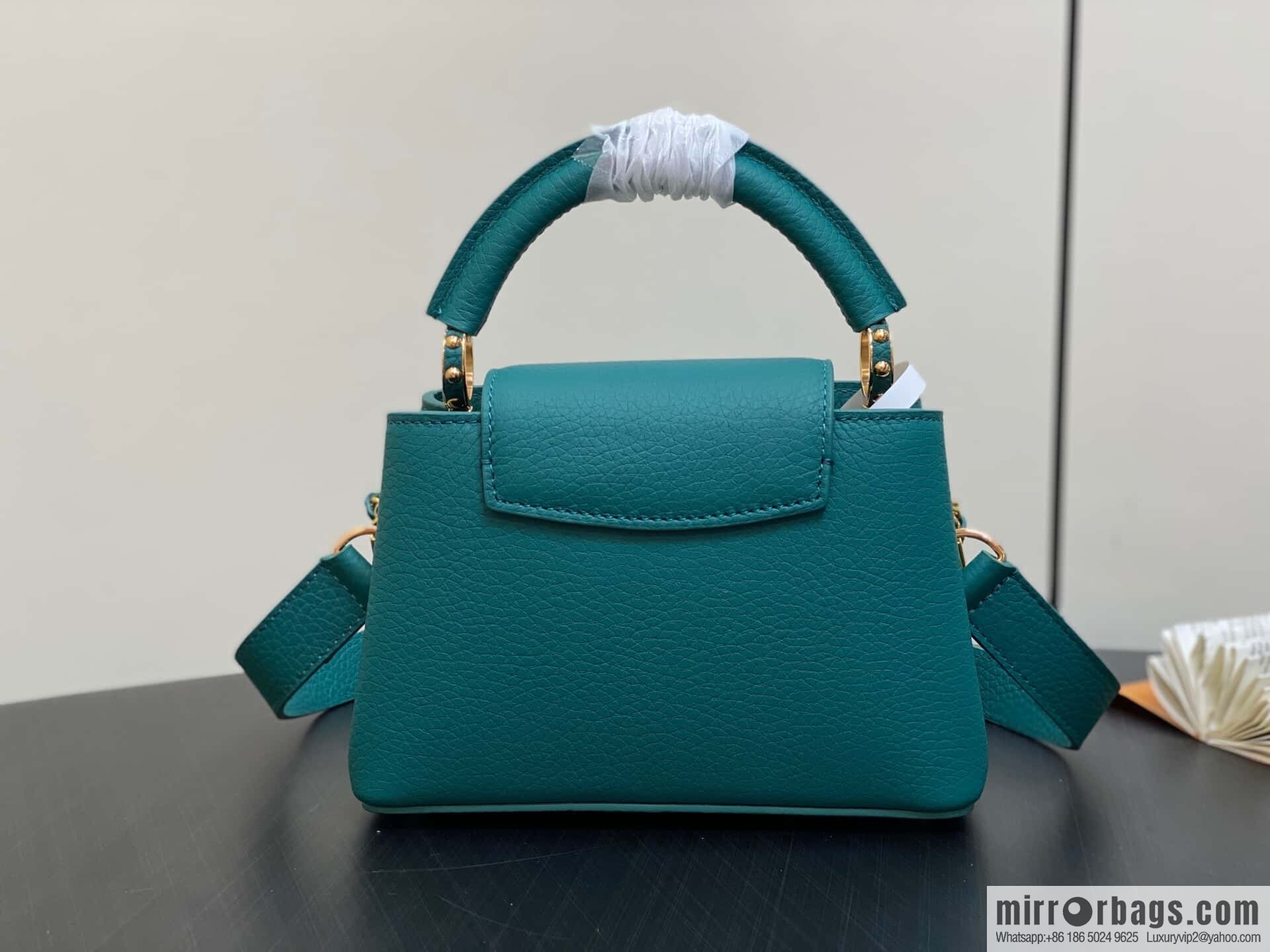 [Boutique‑grade] M11906 green, full leather cap, this Capucines mini handbag