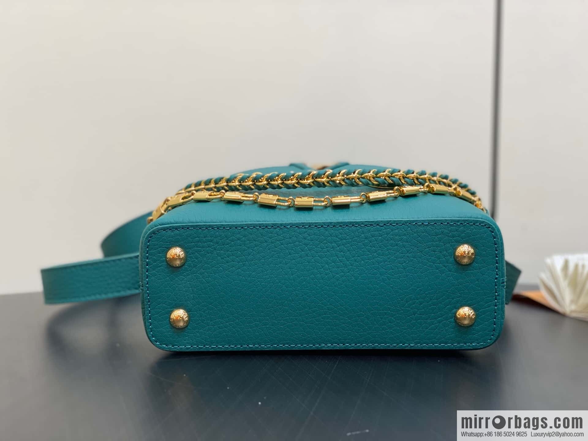 [Boutique‑grade] M11906 green, full leather cap, this Capucines mini handbag
