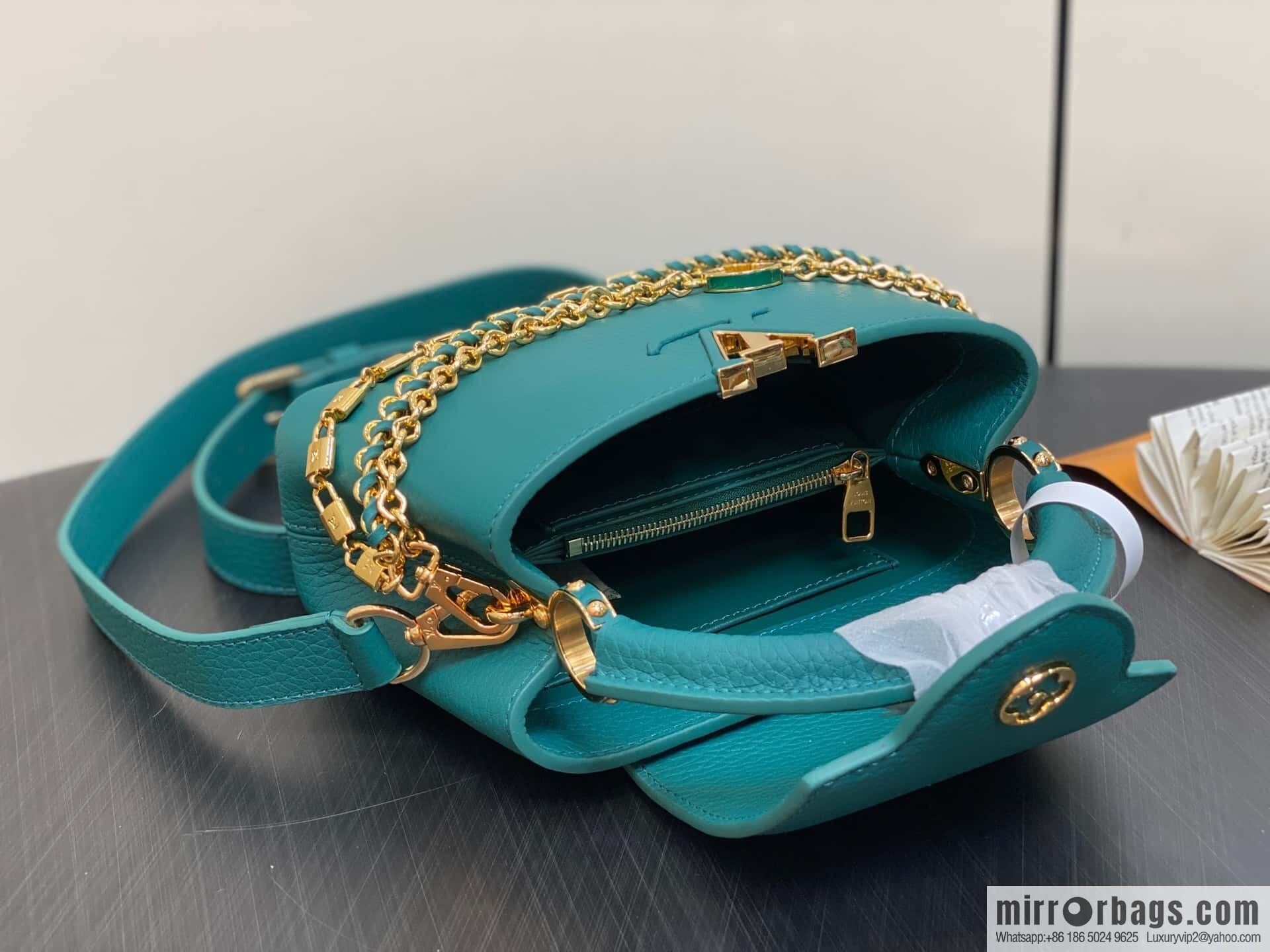[Boutique‑grade] M11906 green, full leather cap, this Capucines mini handbag