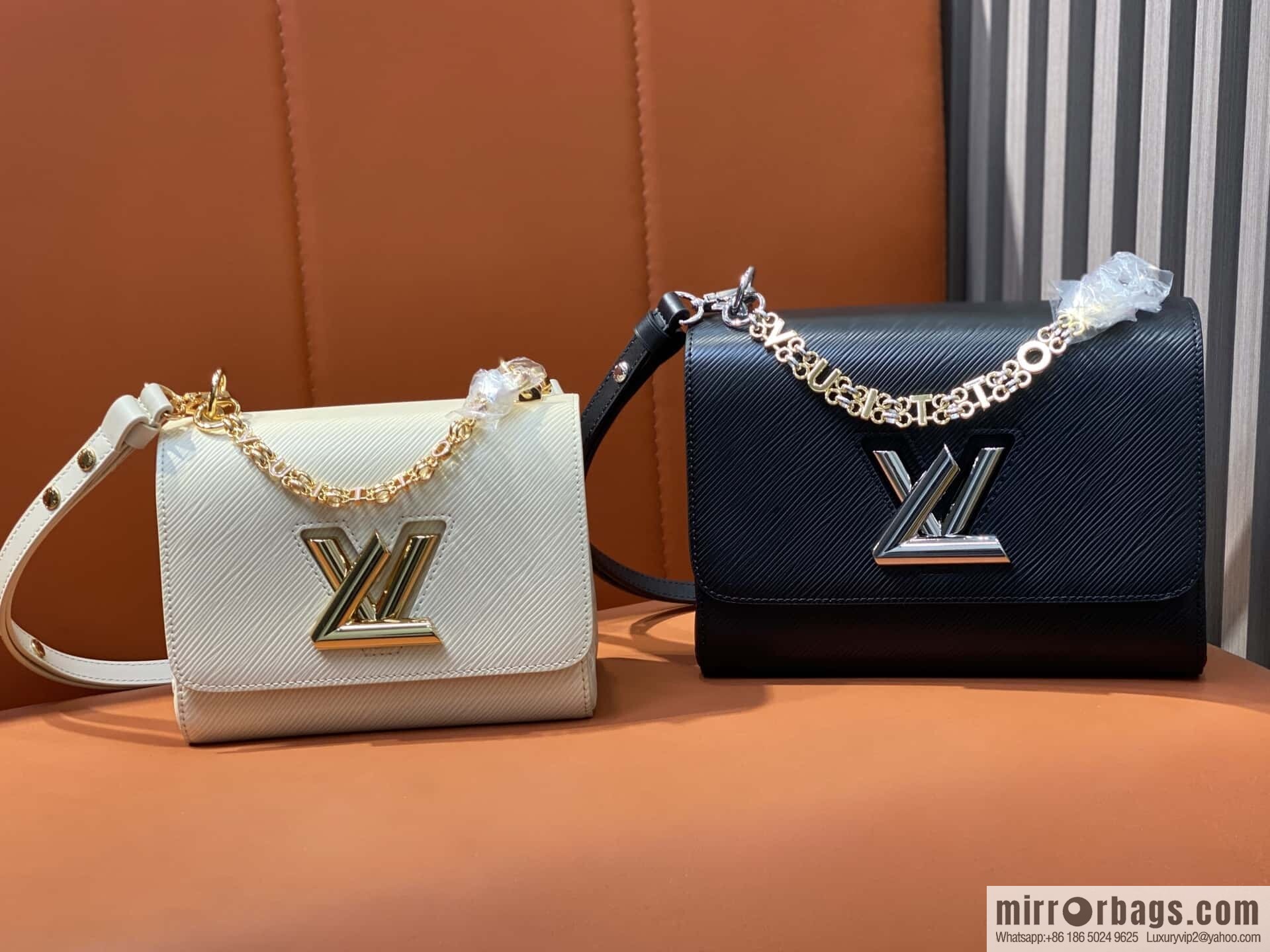 [Boutique‑grade] M50332 meters white letters, water ripple Twist chain bag Twist PM handbag