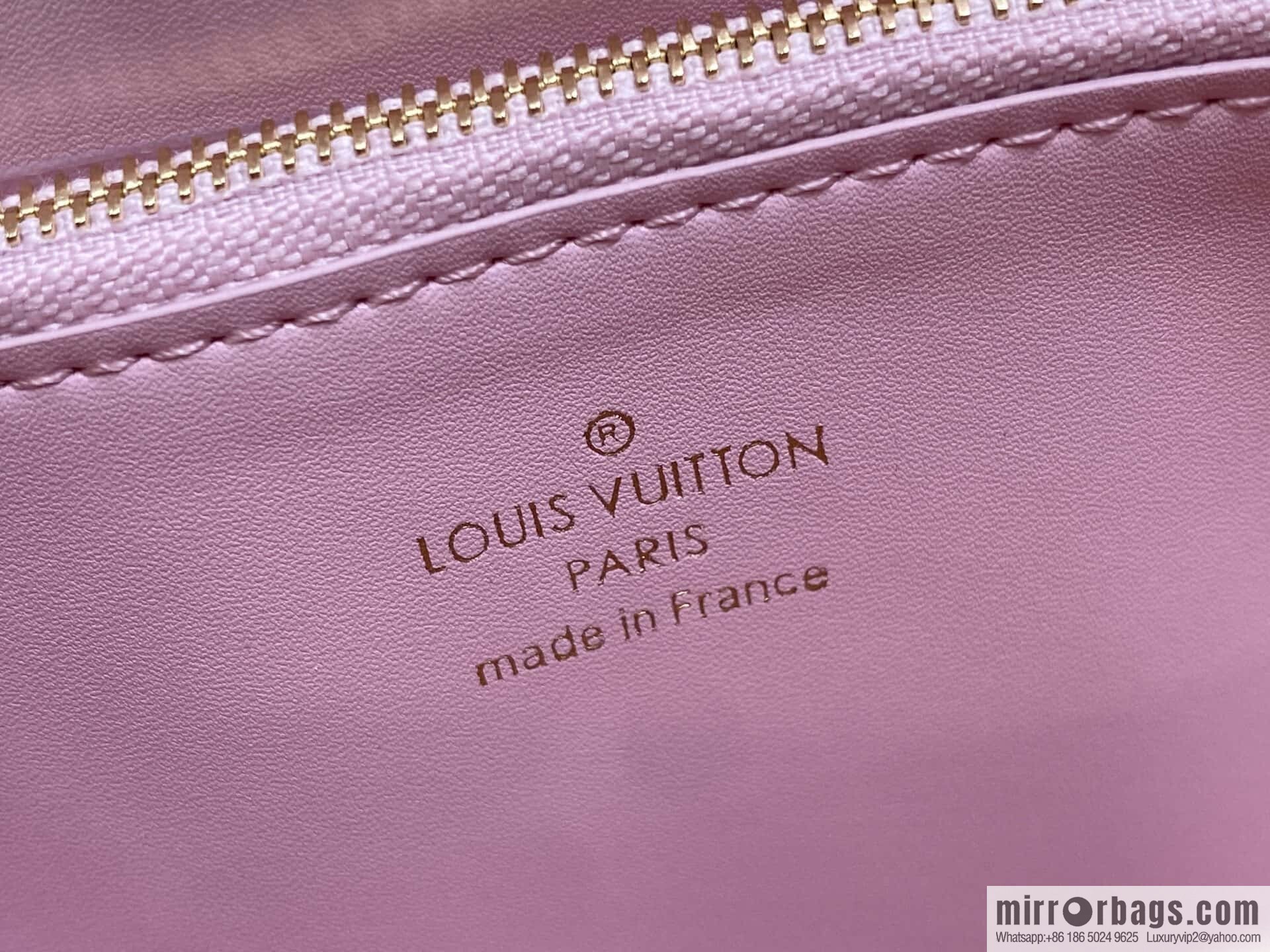 [Boutique‑grade] M50332 meters white letters, water ripple Twist chain bag Twist PM handbag