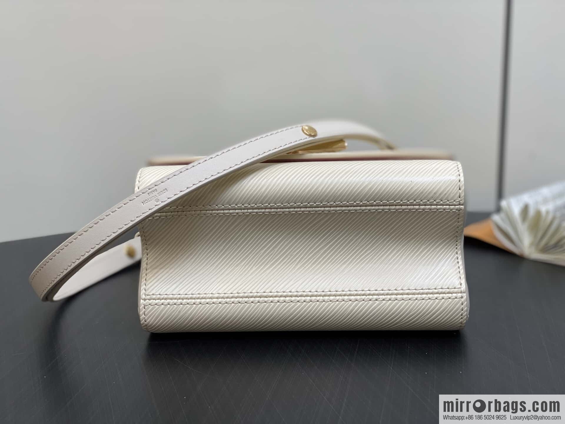 [Boutique‑grade] M50332 meters white letters, water ripple Twist chain bag Twist PM handbag