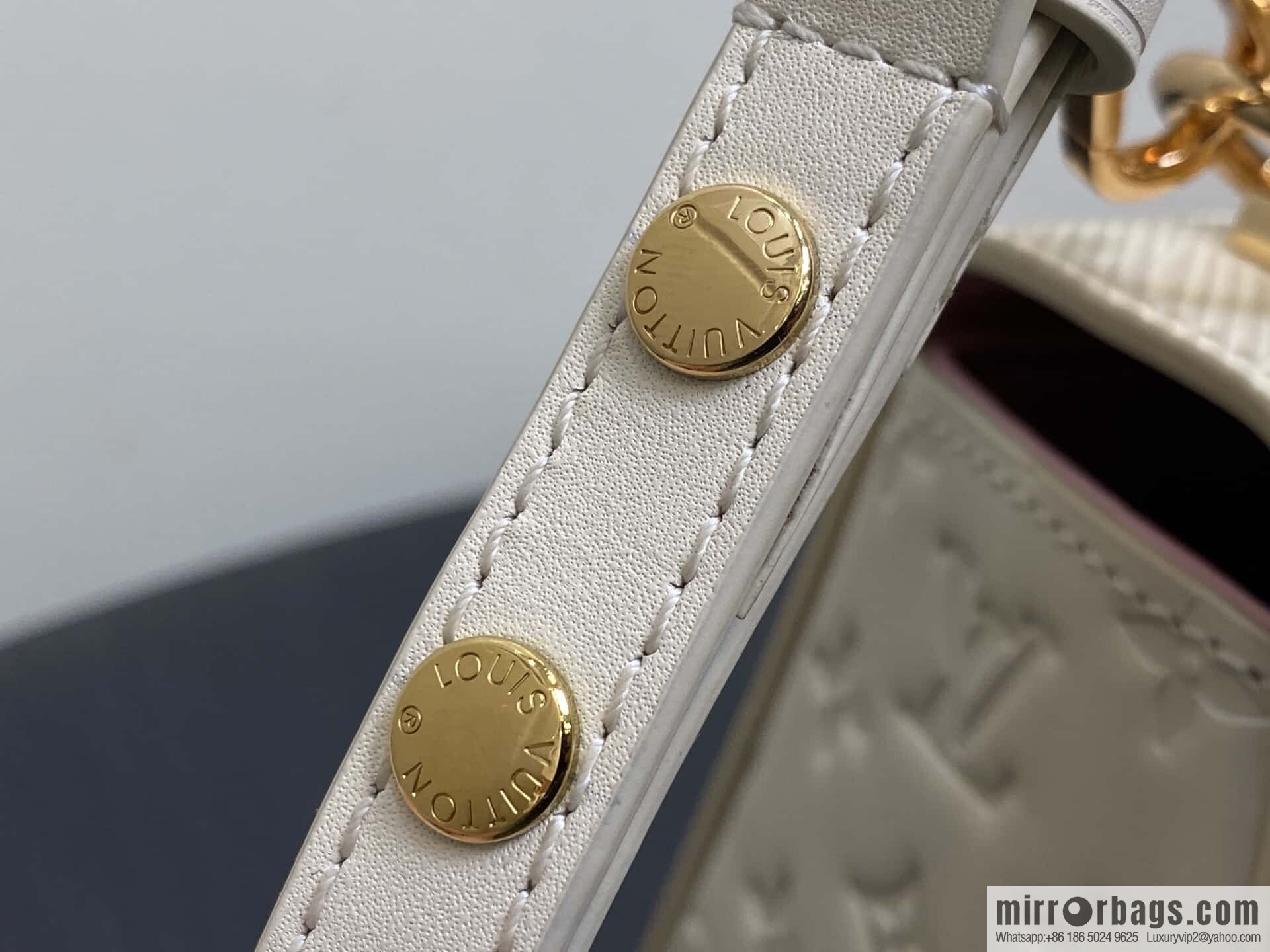 [Boutique‑grade] M50332 meters white letters, water ripple Twist chain bag Twist PM handbag