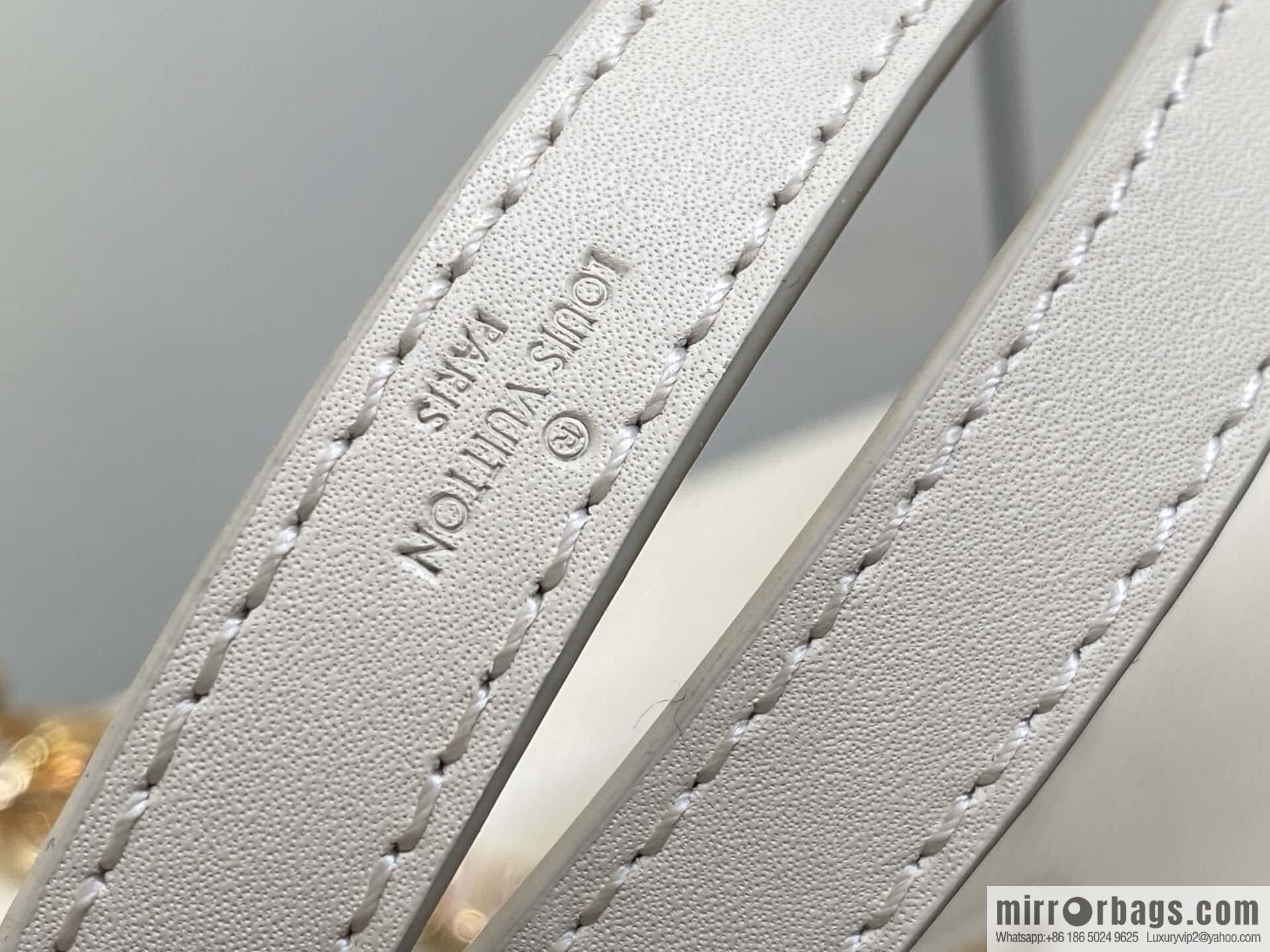 [Boutique‑grade] M50332 meters white letters, water ripple Twist chain bag Twist PM handbag