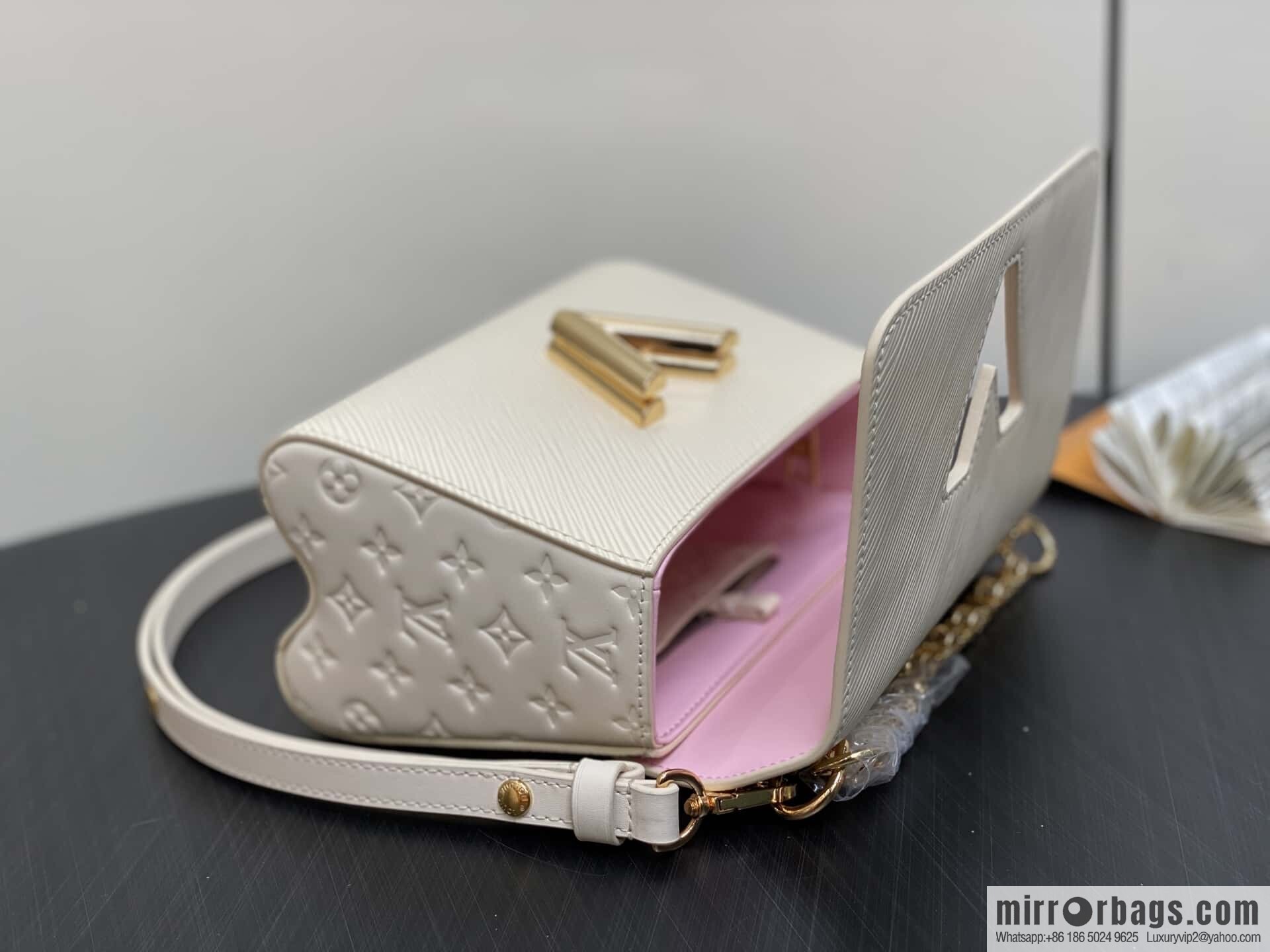 [Boutique‑grade] M50332 meters white letters, water ripple Twist chain bag Twist PM handbag