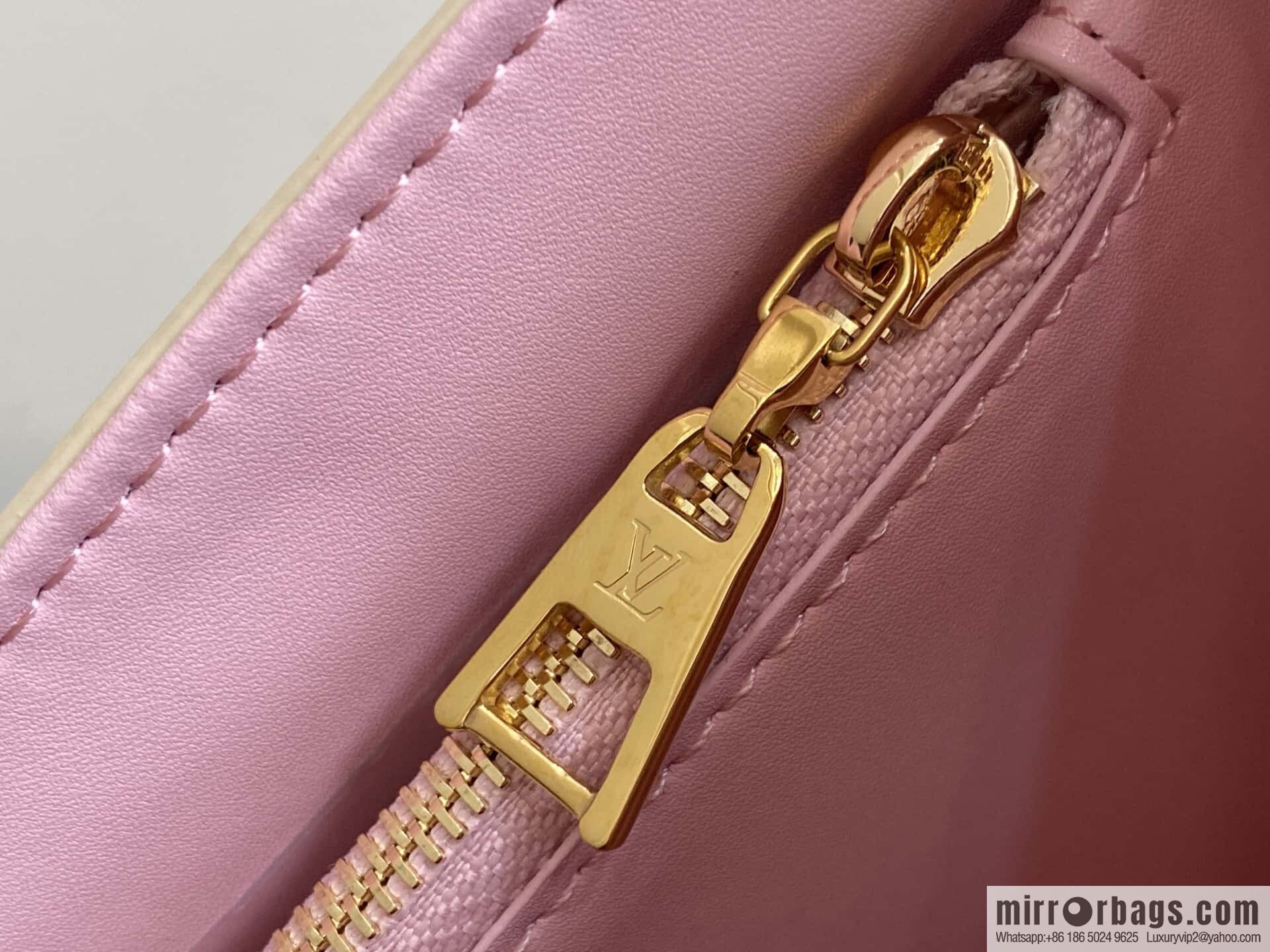 [Boutique‑grade] M50332 meters white letters, water ripple Twist chain bag Twist PM handbag
