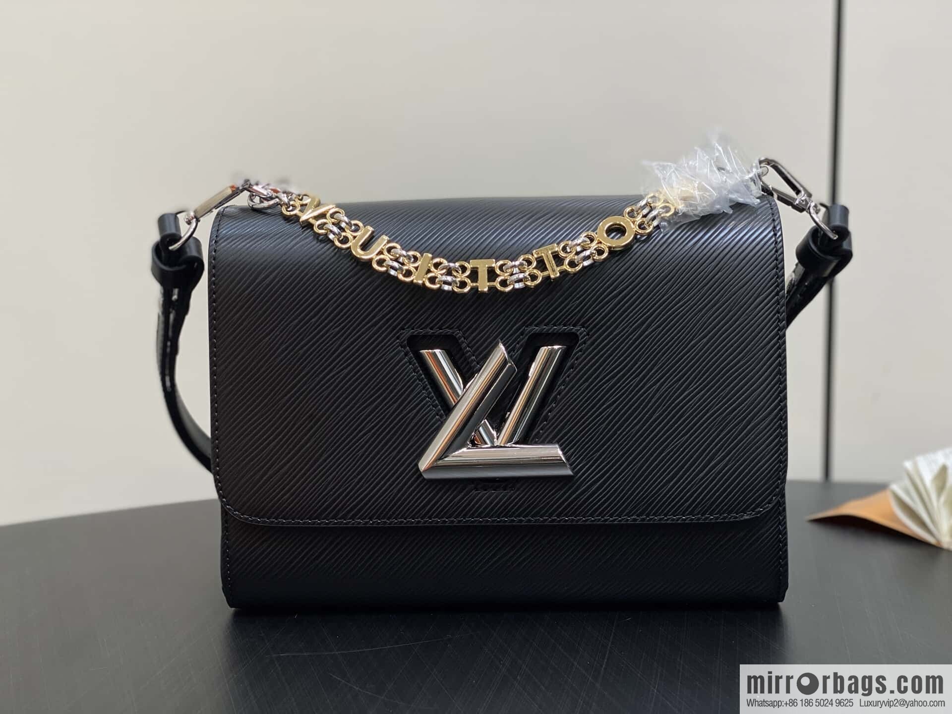 [Boutique‑grade] M50282 black letters, water ripple chain bag, this Twist MM handbag.