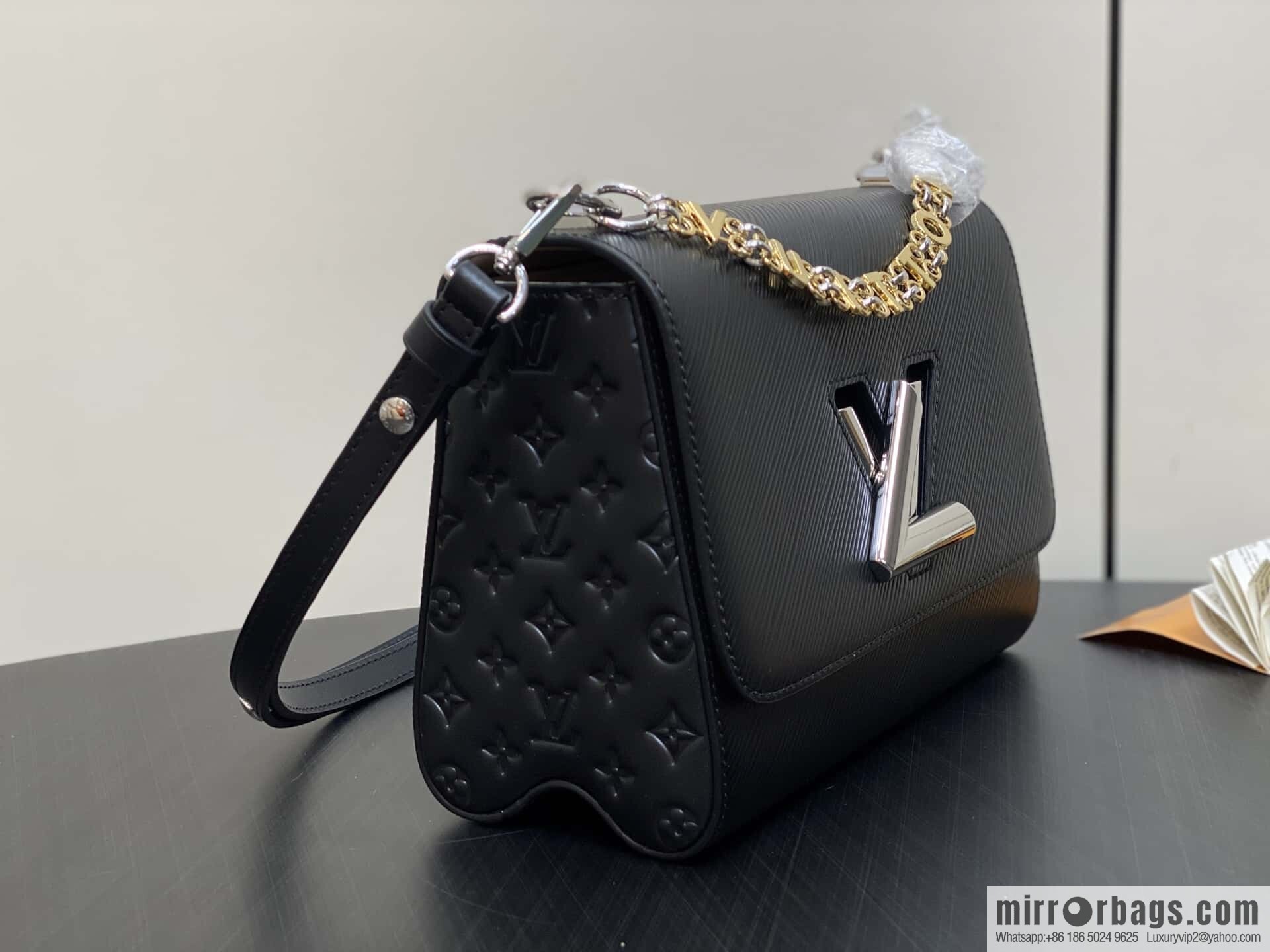 [Boutique‑grade] M50282 black letters, water ripple chain bag, this Twist MM handbag.