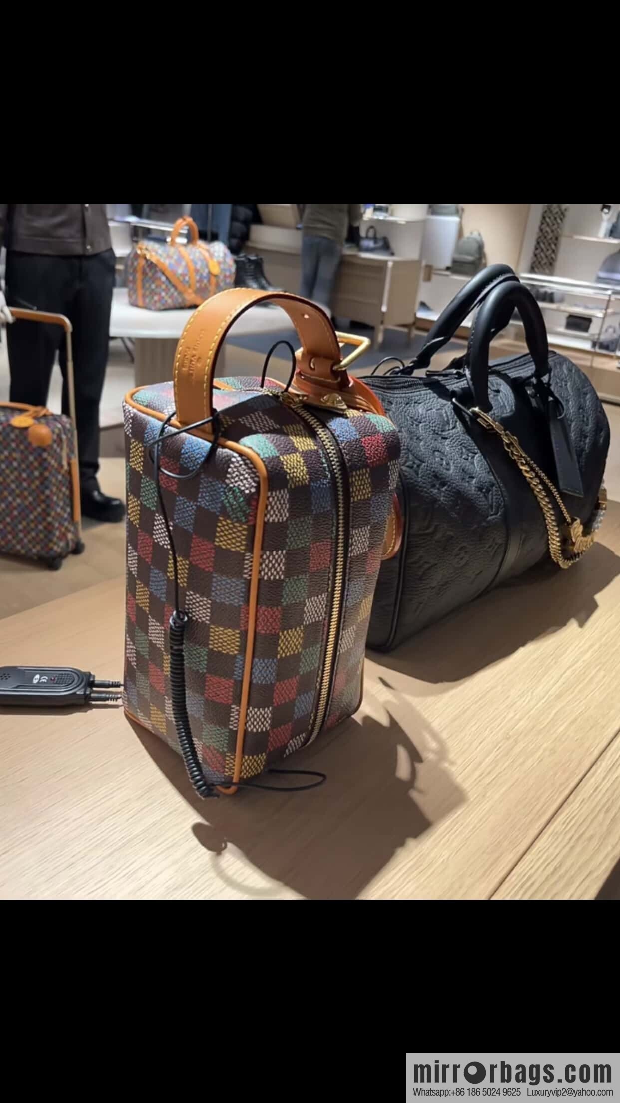 [Boutique‑grade] M00151 cosmetic bag, toilet bag, this Locker Dopp Kit toilet bag.