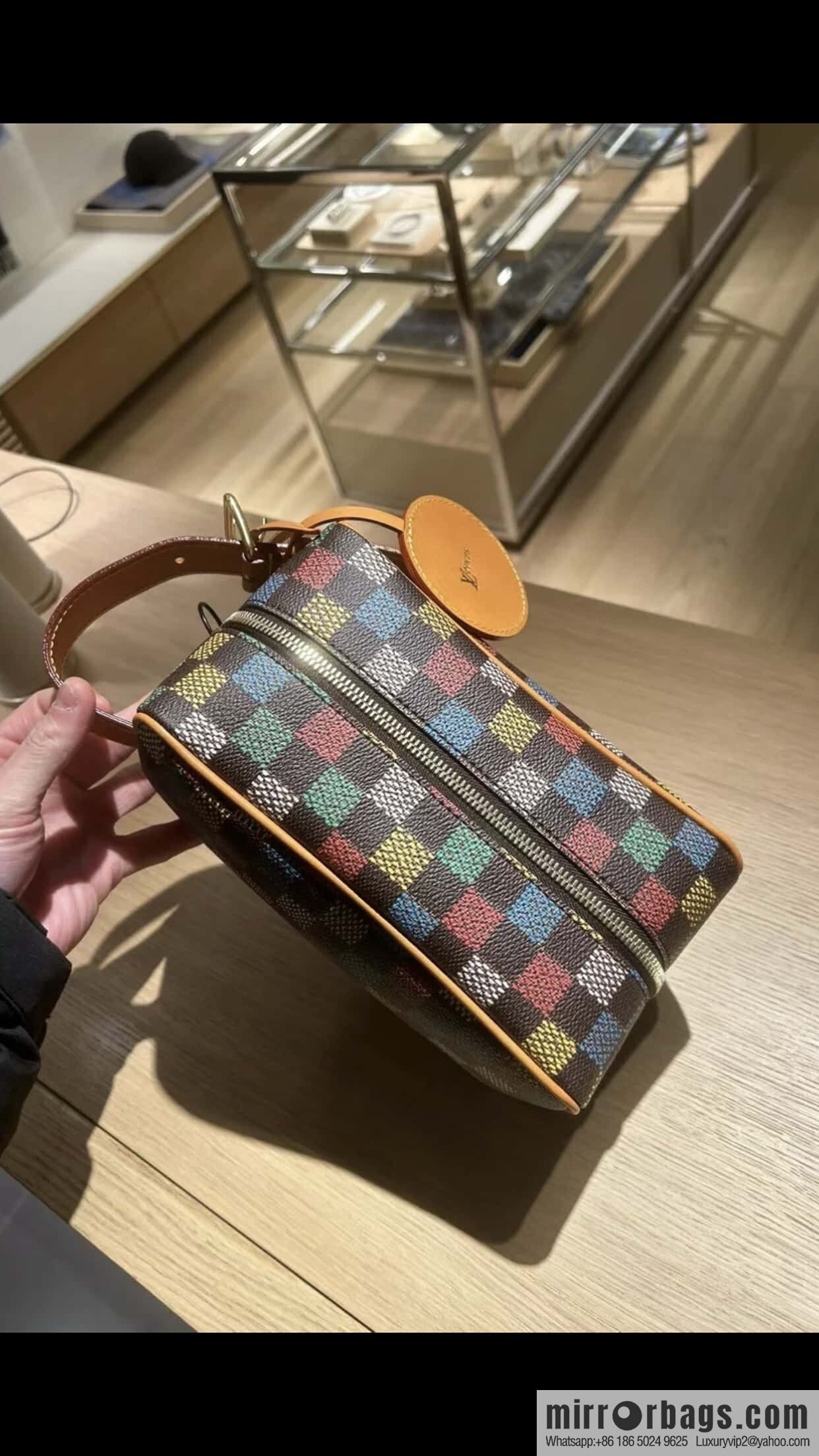 [Boutique‑grade] M00151 cosmetic bag, toilet bag, this Locker Dopp Kit toilet bag.