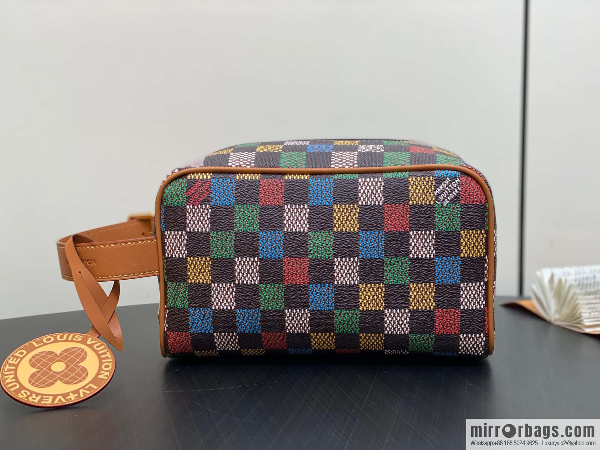 [Boutique‑grade] M00151 cosmetic bag, toilet bag, this Locker Dopp Kit toilet bag.
