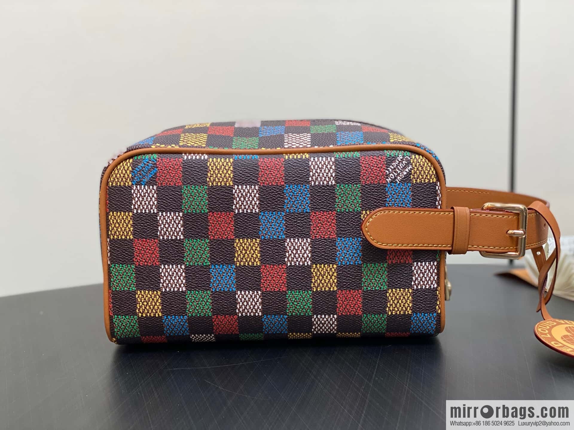 [Boutique‑grade] M00151 cosmetic bag, toilet bag, this Locker Dopp Kit toilet bag.