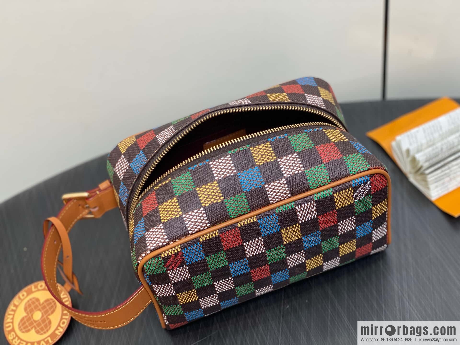 [Boutique‑grade] M00151 cosmetic bag, toilet bag, this Locker Dopp Kit toilet bag.