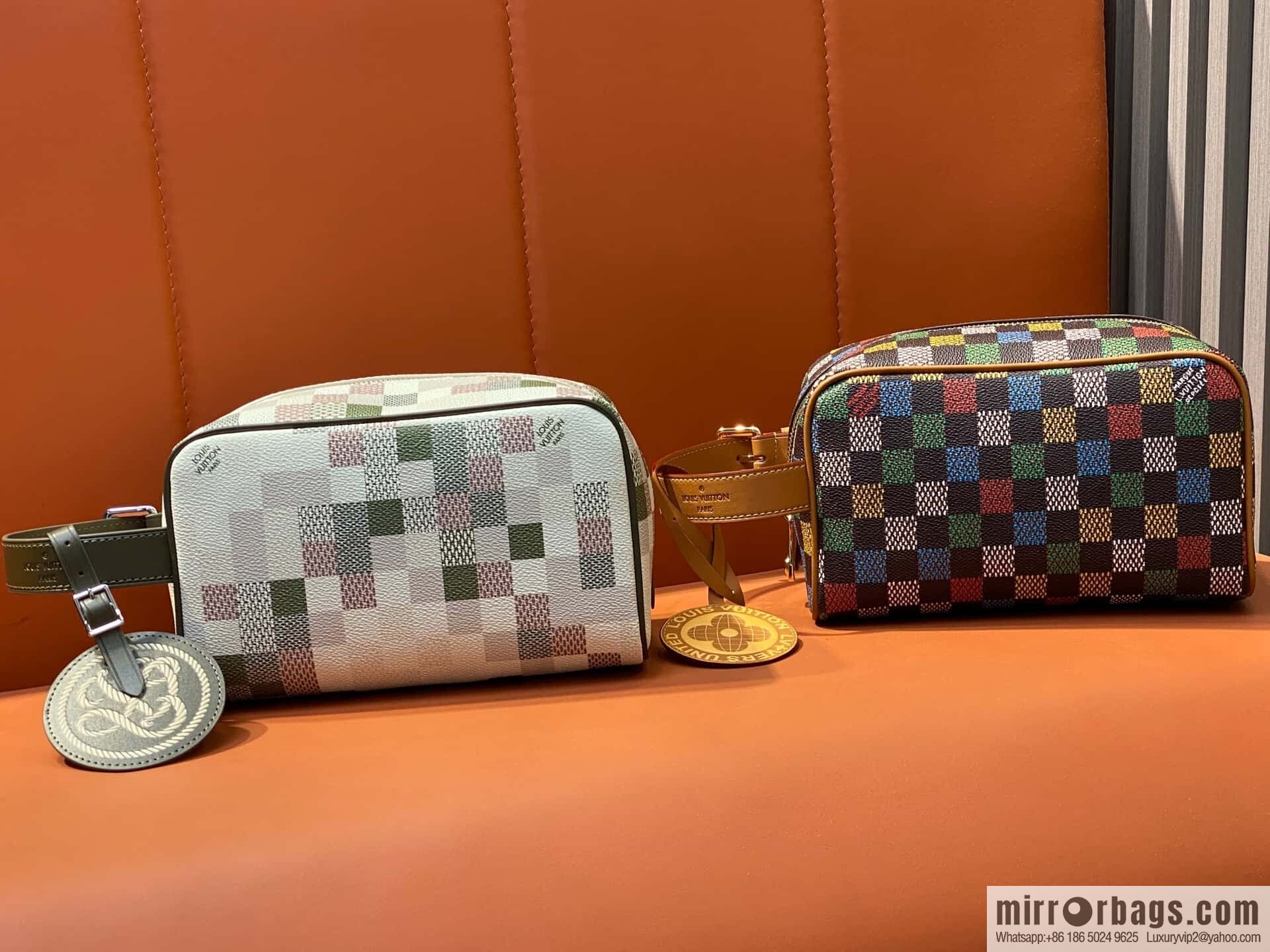 [Boutique‑grade] M00112 cosmetic bag, toilet bag, special model for the Year of the Snake, this Locker Dopp Kit toilet bag.