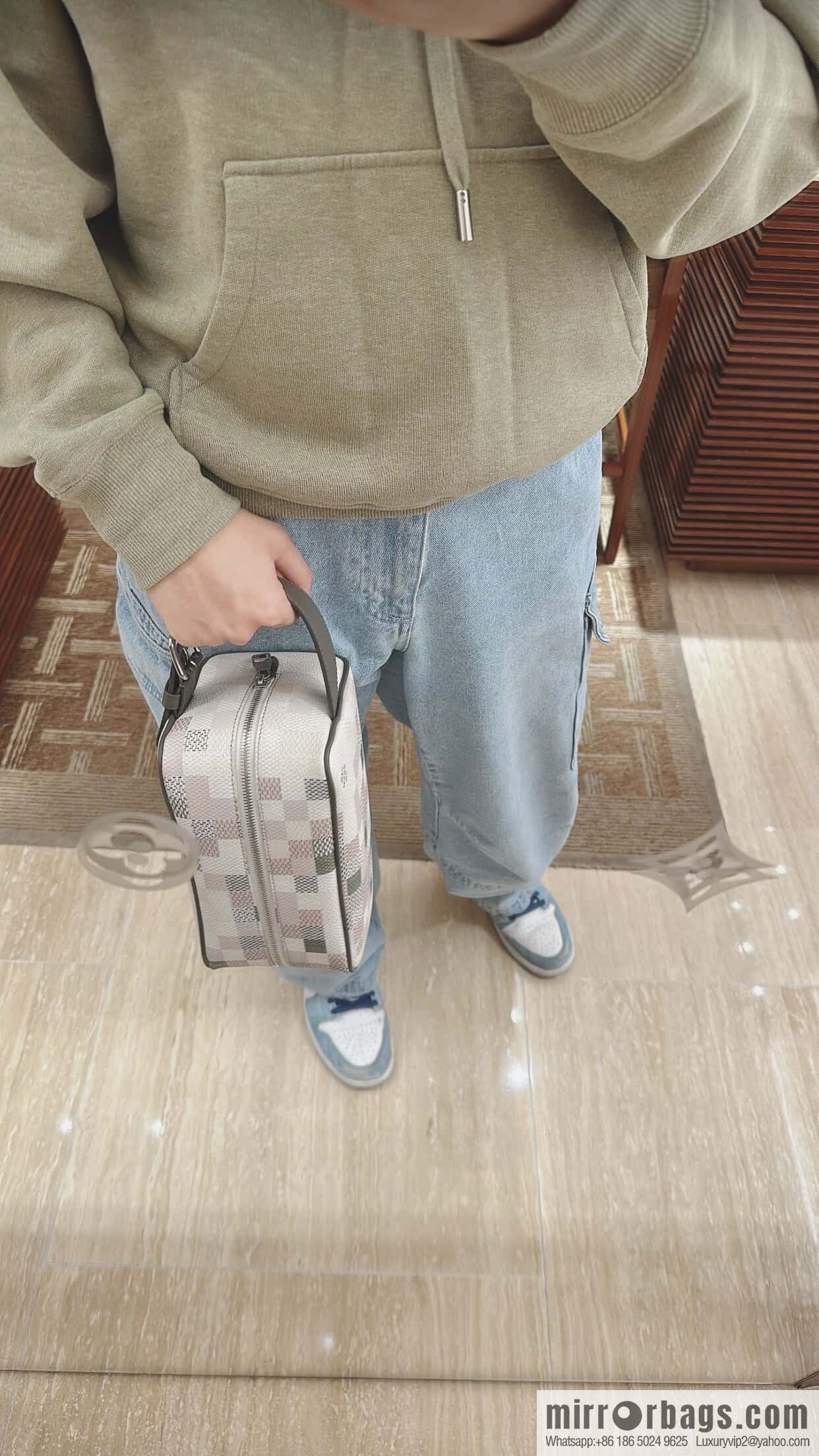 [Boutique‑grade] M00112 cosmetic bag, toilet bag, special model for the Year of the Snake, this Locker Dopp Kit toilet bag.