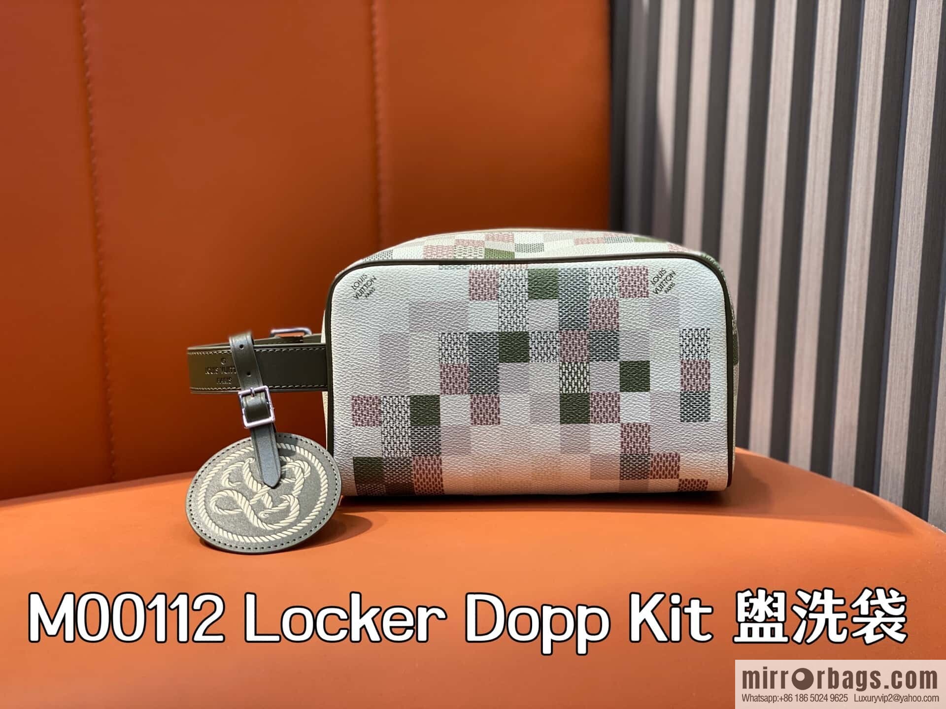 [Boutique‑grade] M00112 cosmetic bag, toilet bag, special model for the Year of the Snake, this Locker Dopp Kit toilet bag.