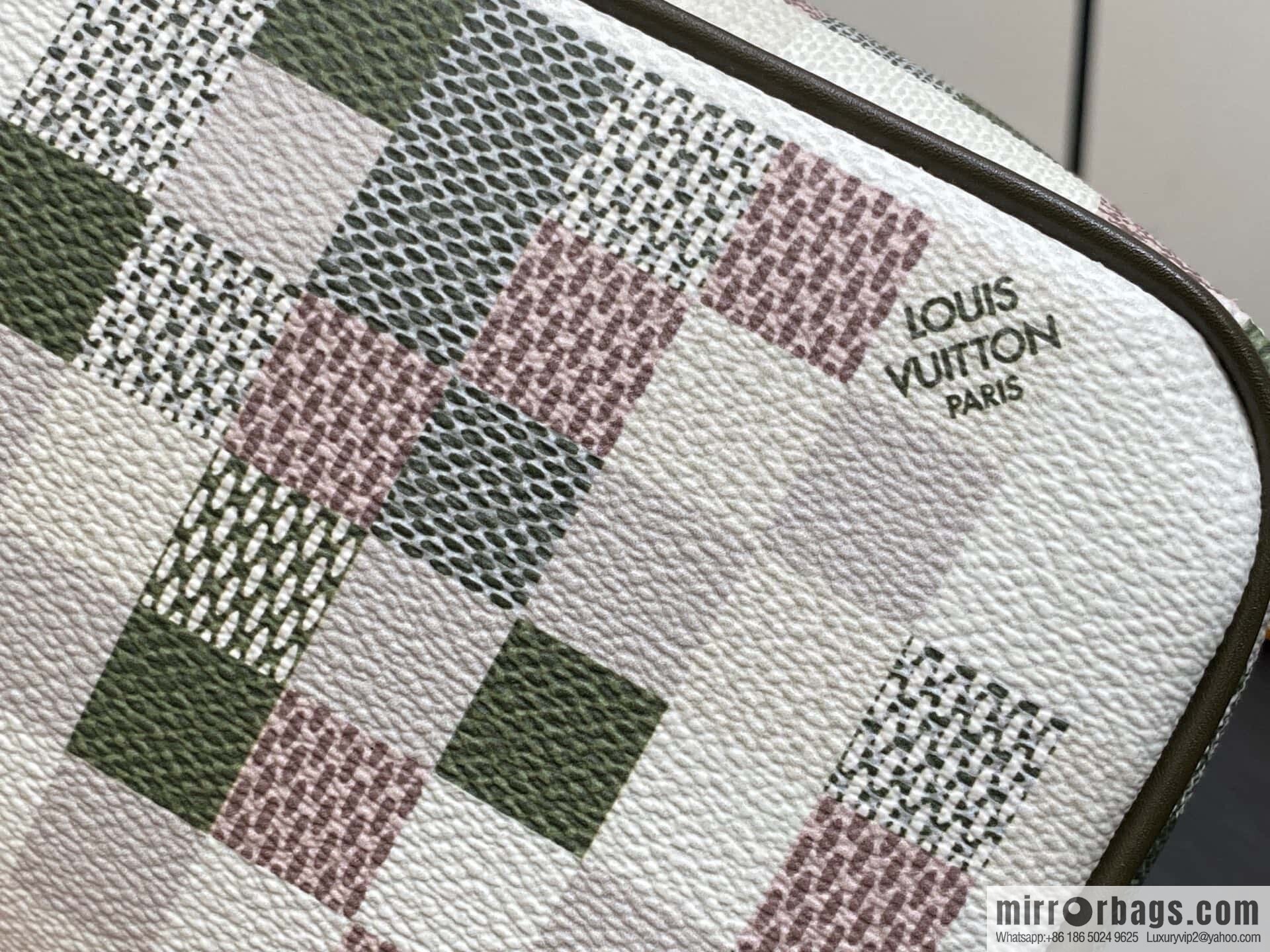 [Boutique‑grade] M00112 cosmetic bag, toilet bag, special model for the Year of the Snake, this Locker Dopp Kit toilet bag.