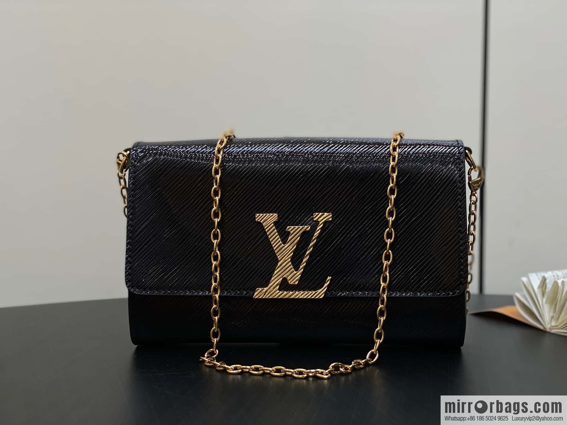 [Boutique‑grade] M23756 black water ripple, chain bag sbwPochette Louise chain bag (mirror patent leather)