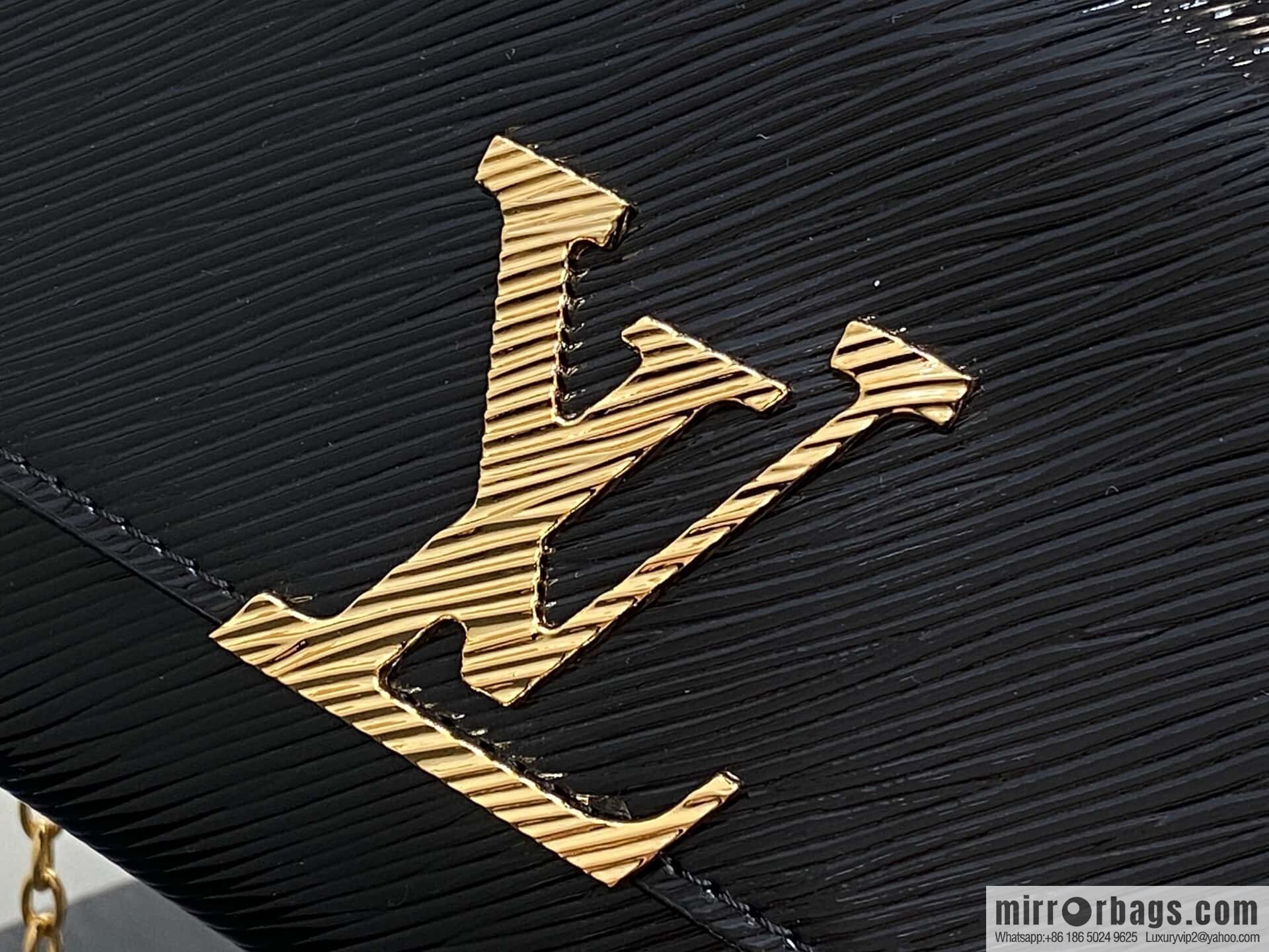 [Boutique‑grade] M23756 black water ripple, chain bag sbwPochette Louise chain bag (mirror patent leather)