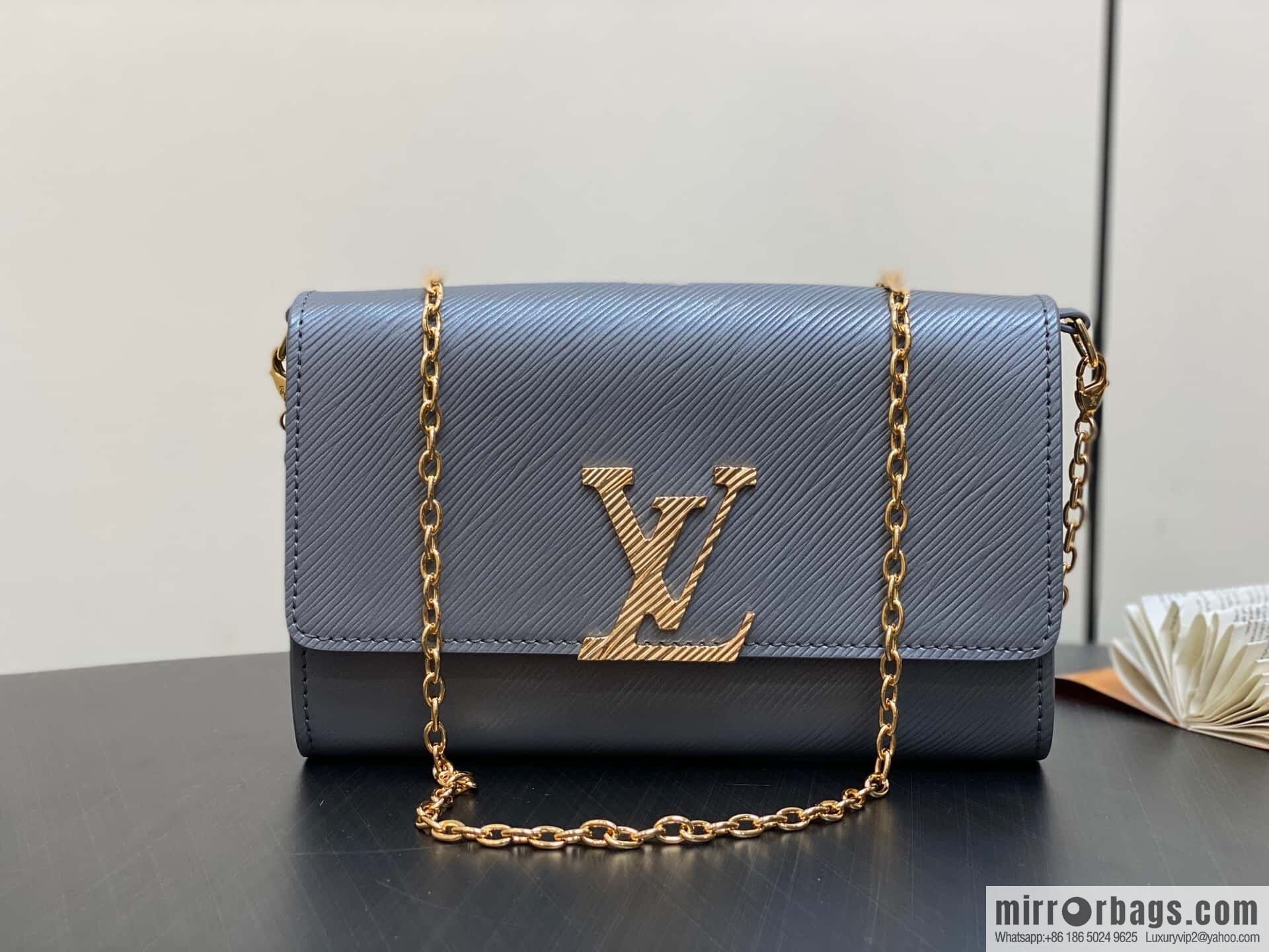 [Boutique‑grade] M23756 black gray water ripple, chain bag sbwPochette Louise chain bag (mirror patent leather)