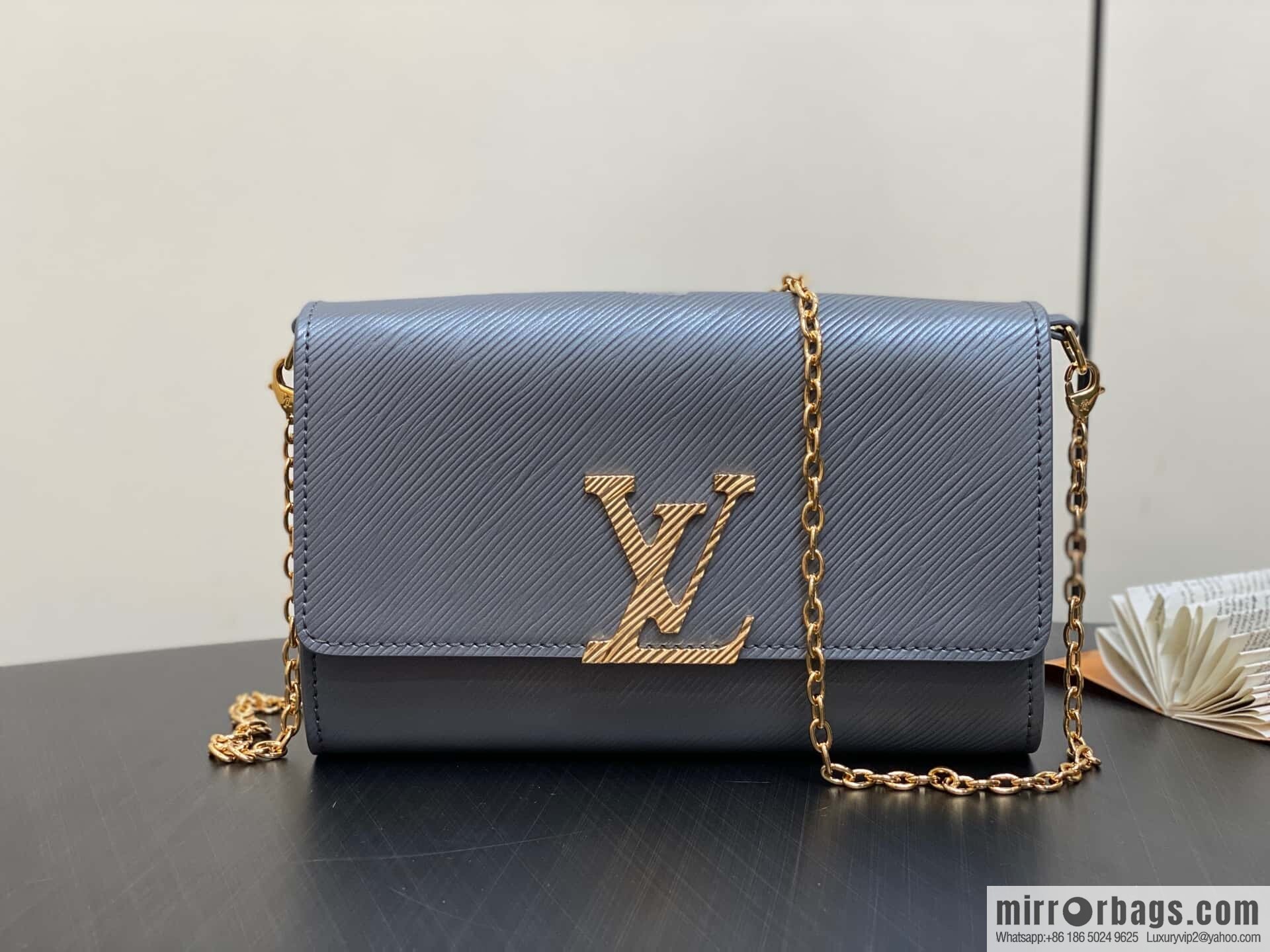 [Boutique‑grade] M23756 black gray water ripple, chain bag sbwPochette Louise chain bag (mirror patent leather)