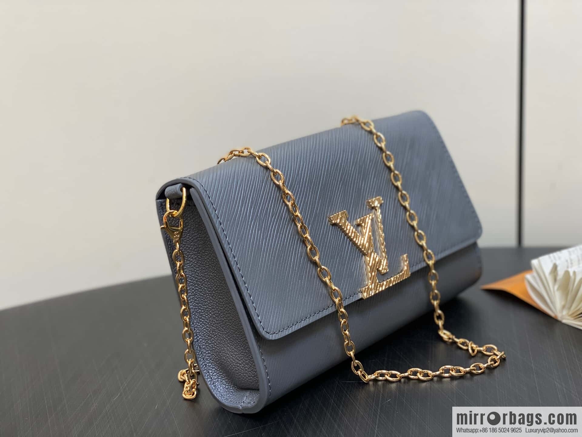 [Boutique‑grade] M23756 black gray water ripple, chain bag sbwPochette Louise chain bag (mirror patent leather)
