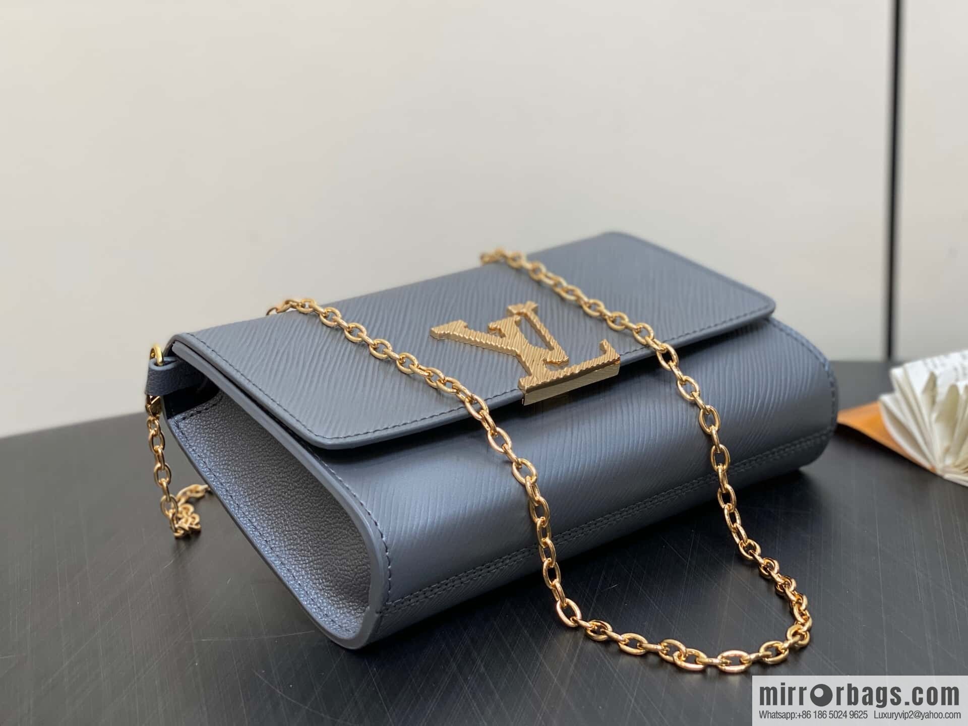 [Boutique‑grade] M23756 black gray water ripple, chain bag sbwPochette Louise chain bag (mirror patent leather)