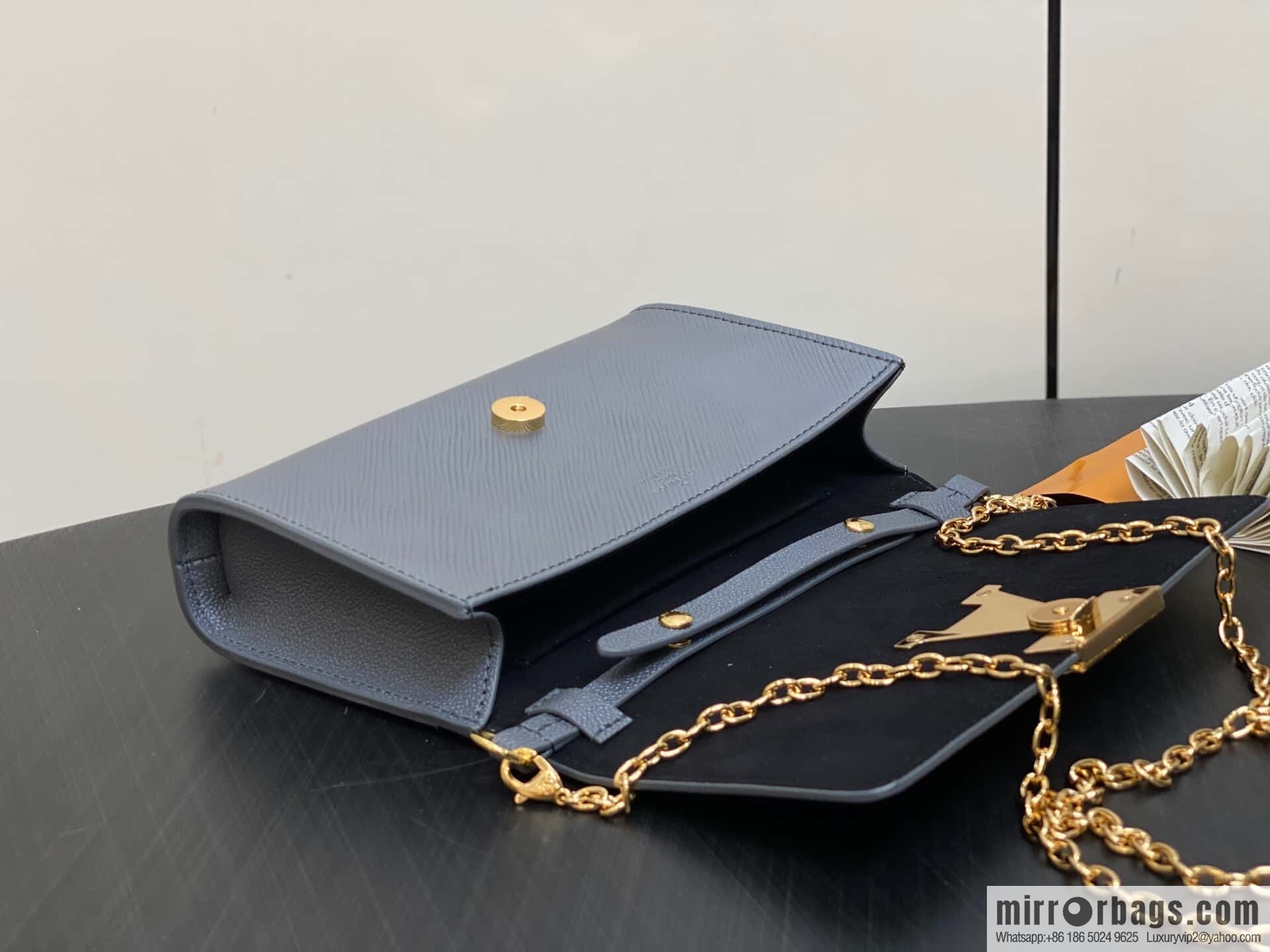 [Boutique‑grade] M23756 black gray water ripple, chain bag sbwPochette Louise chain bag (mirror patent leather)