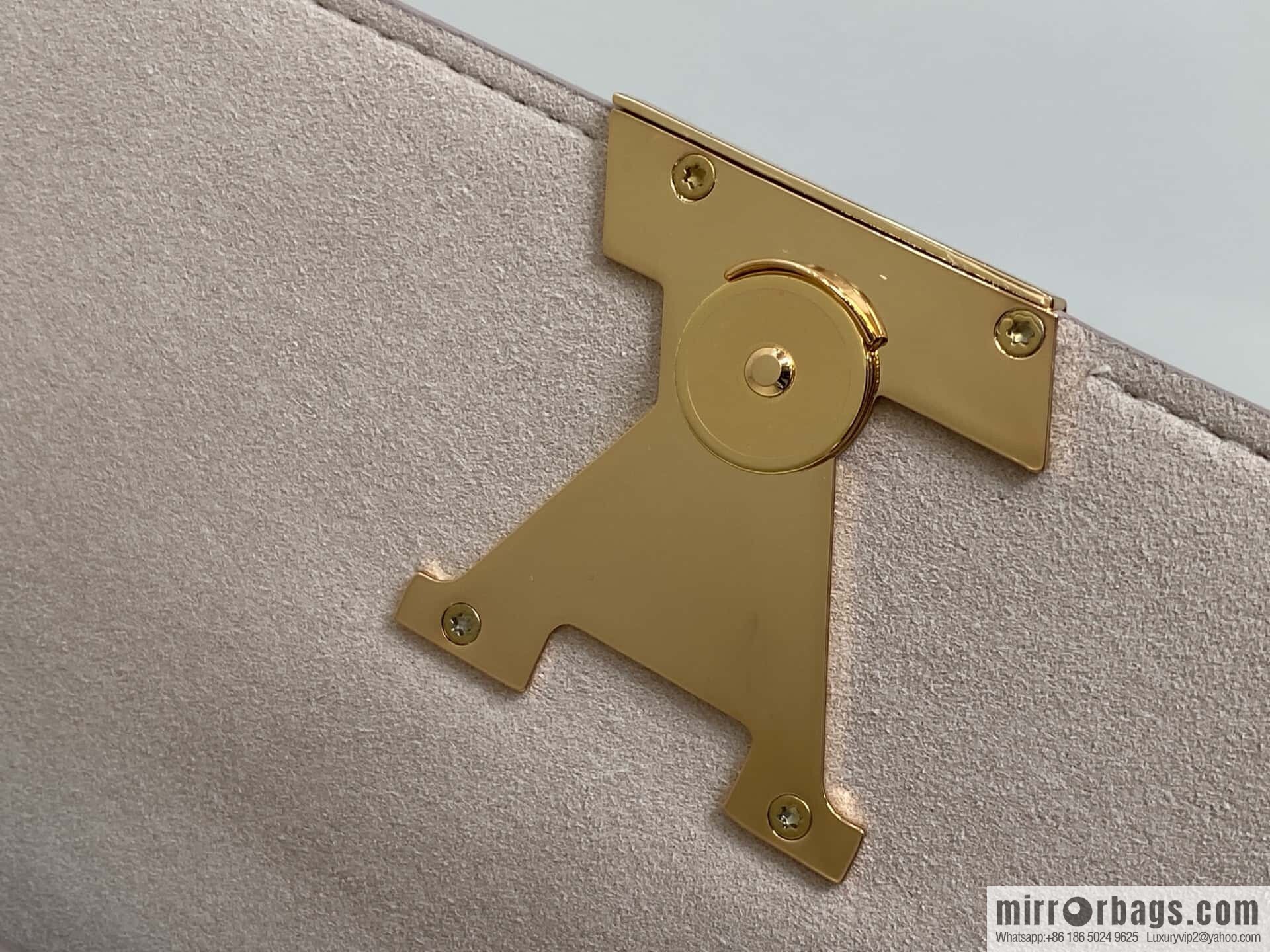 [Boutique‑grade] M23756 champagne water ripple, chain bag sbwPochette Louise chain bag (mirror patent leather)